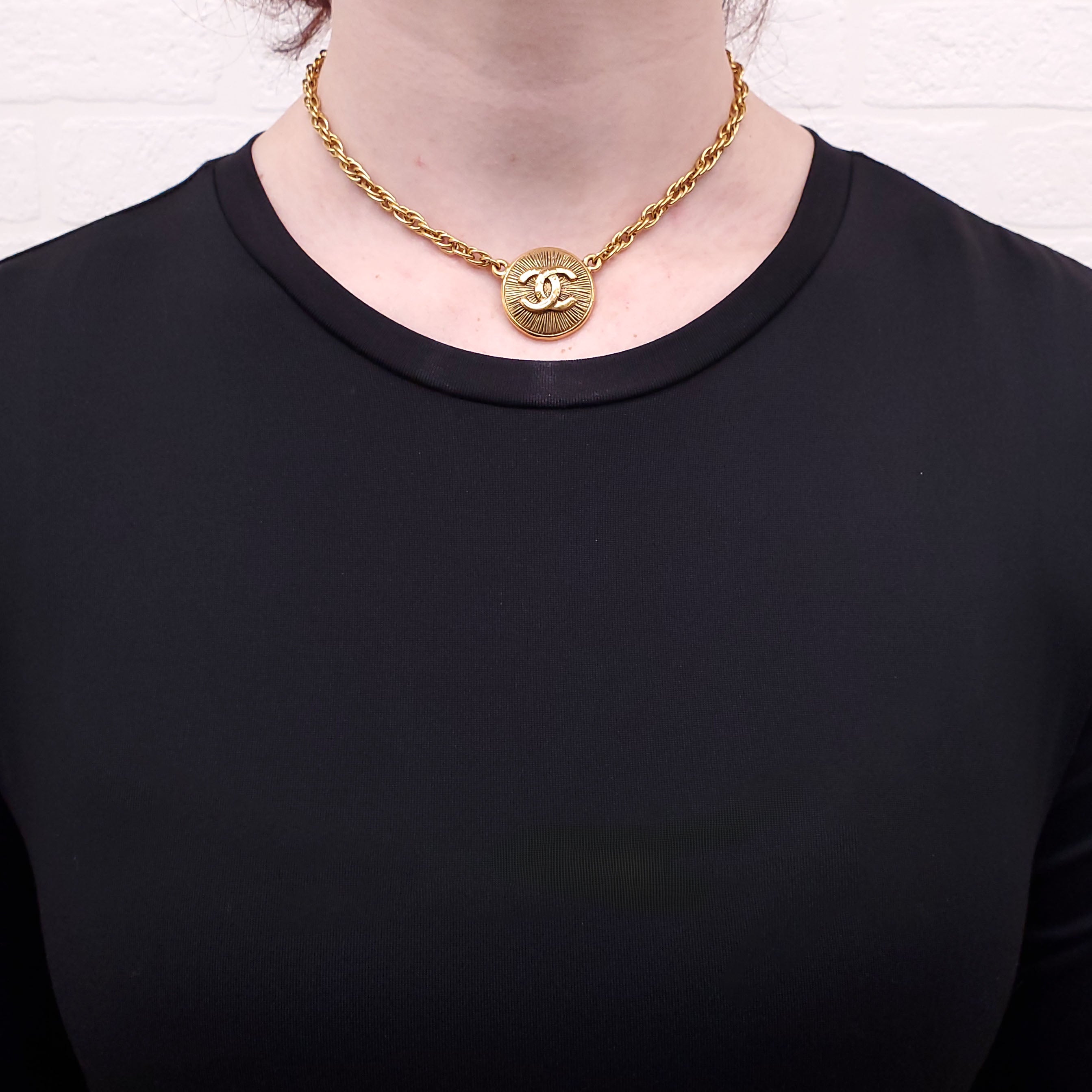 CHANEL GOLD PLATED NECKLACE WITH COCO GOLD