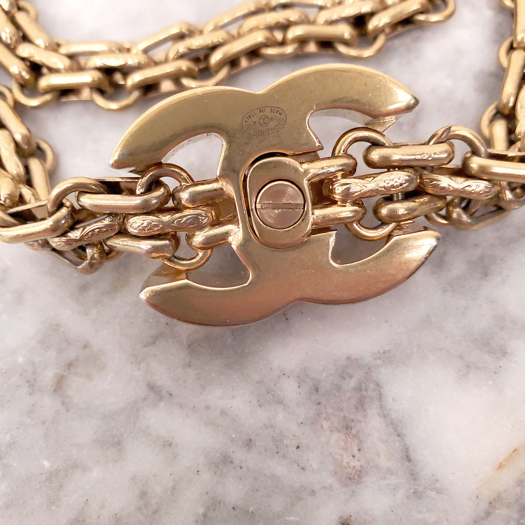 CHANEL GOLD TURNLOCK NECKLACE