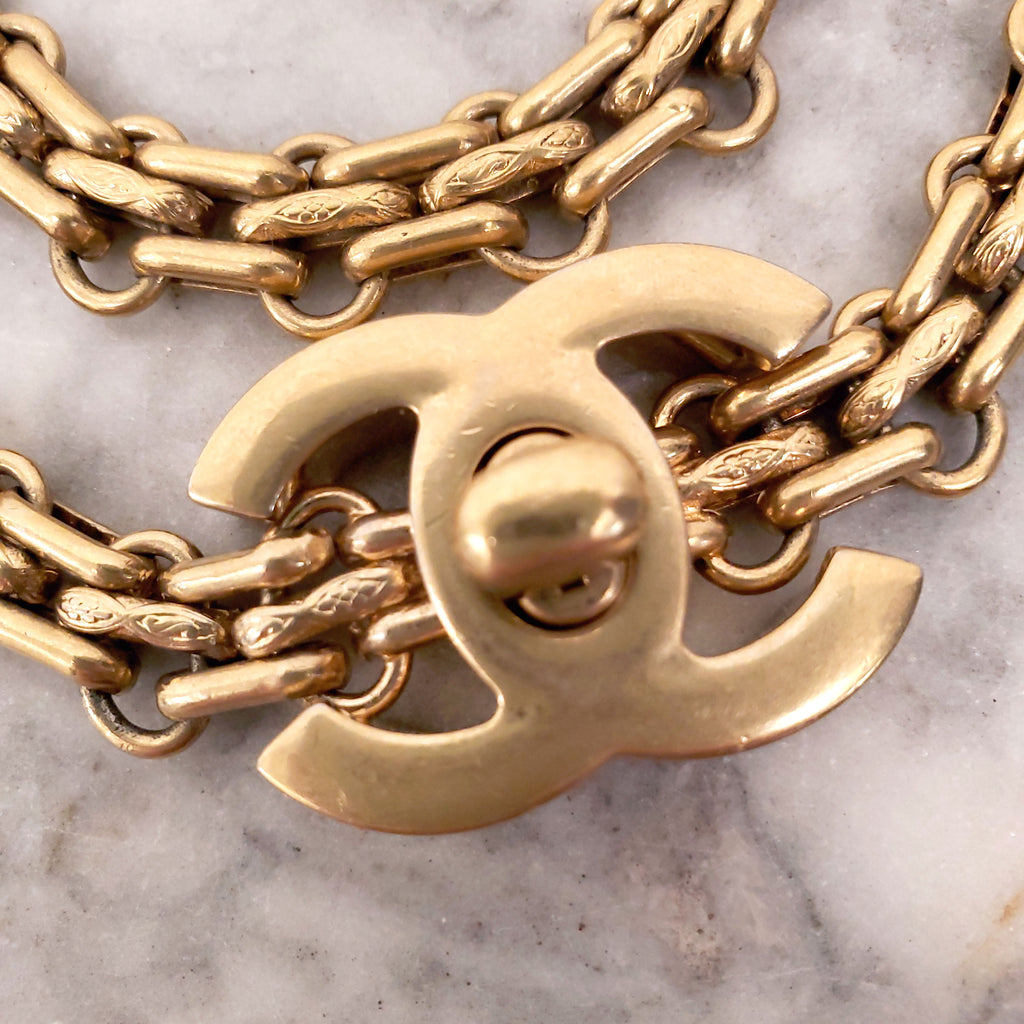 CHANEL GOLD TURNLOCK NECKLACE