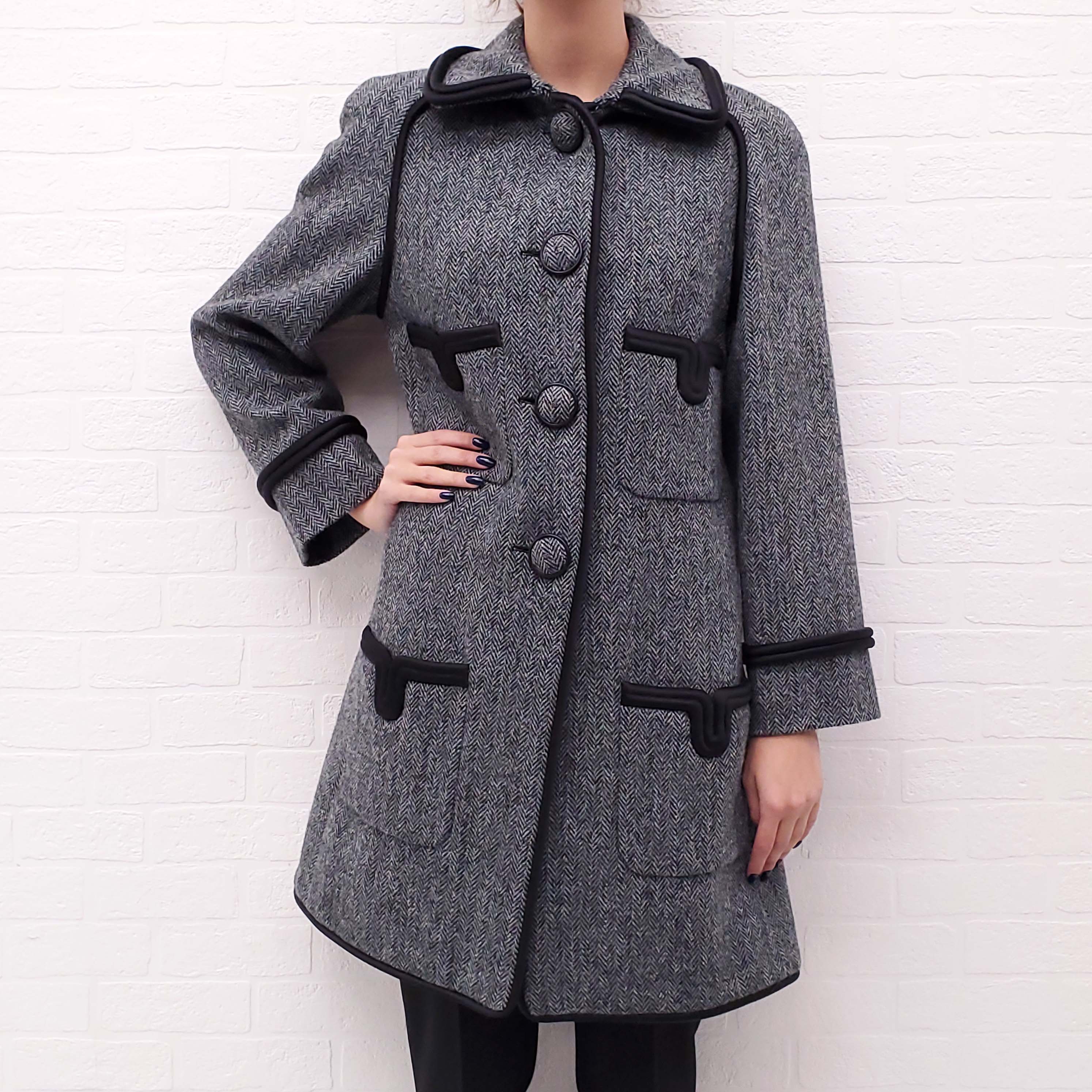 CHANEL GREY HERRINGBONE COAT WITH LOGO BUTTONS - SIZE 42