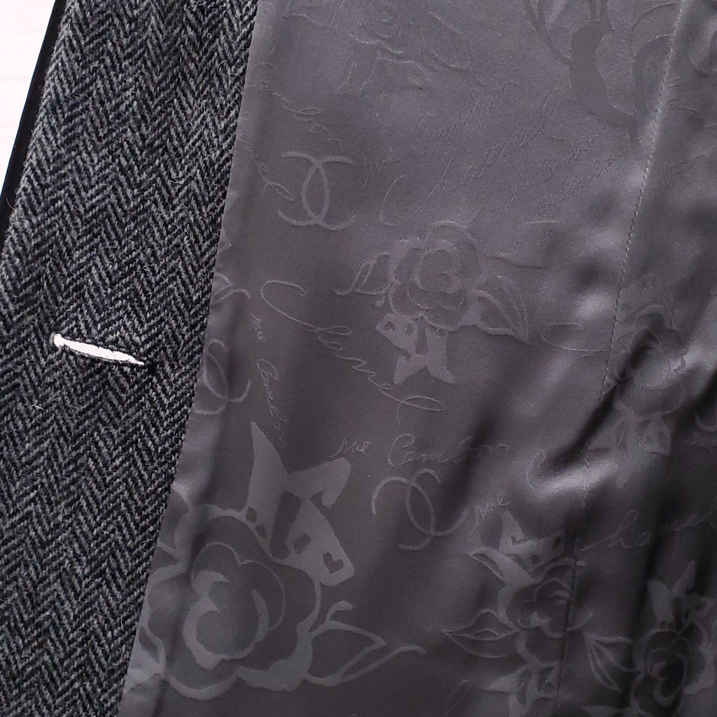 CHANEL GREY HERRINGBONE COAT WITH LOGO BUTTONS - SIZE 42