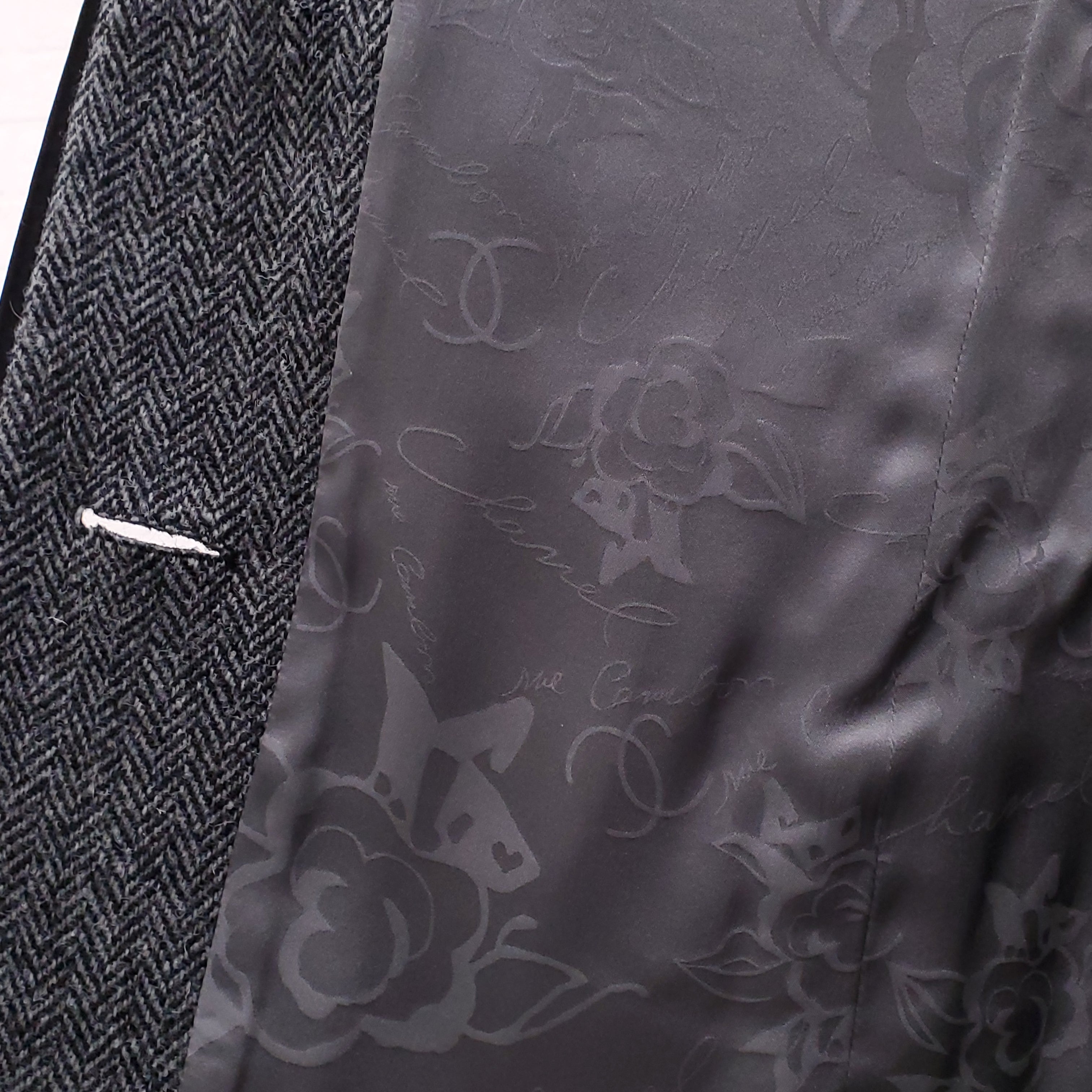 CHANEL GREY HERRINGBONE COAT WITH LOGO BUTTONS - SIZE 42