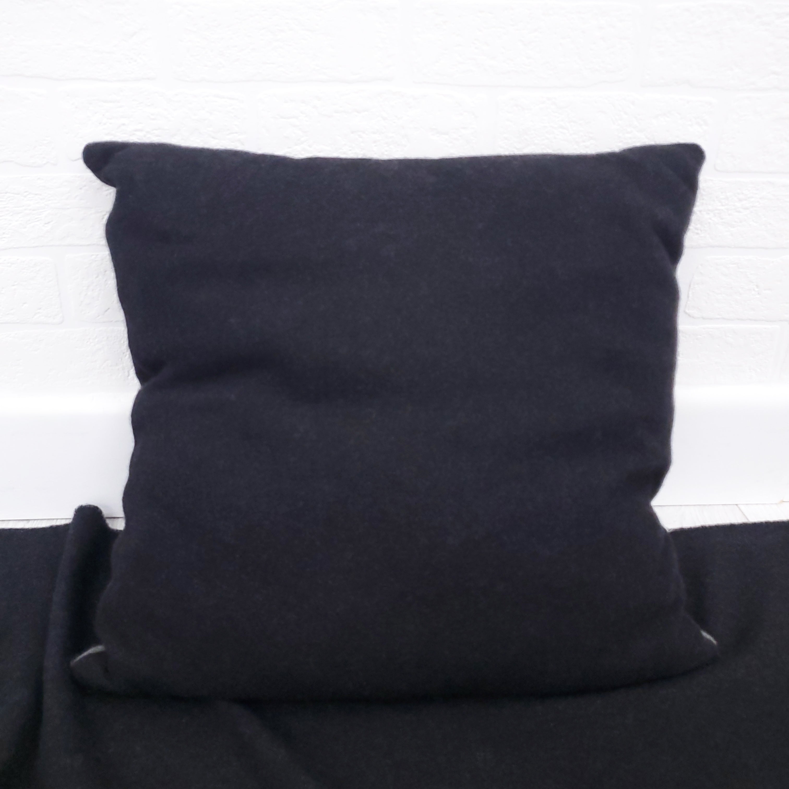 CHANEL GREY WOOL AND CASHMERE BLEND LOGO BLANKET AND PILLOW SET