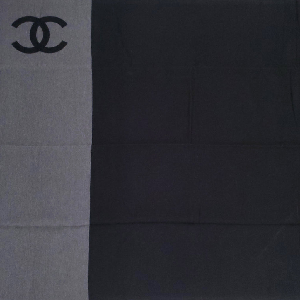 CHANEL GREY WOOL AND CASHMERE BLEND LOGO BLANKET AND PILLOW SET