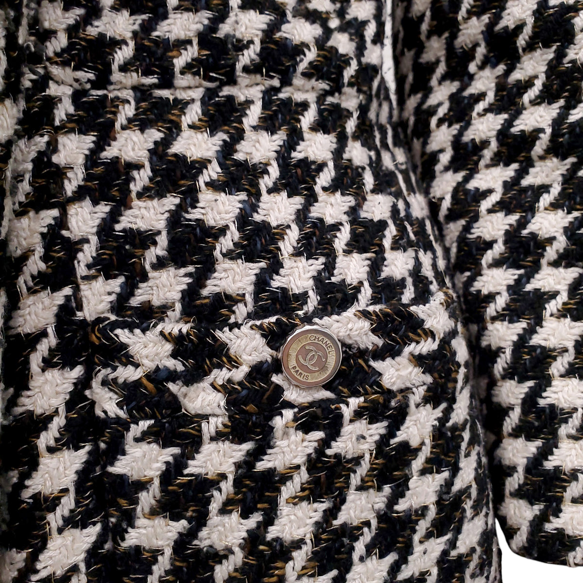 CHANEL HOUNDSTOOTH COAT WITH CC LOGO BUTTONS - SIZE 36