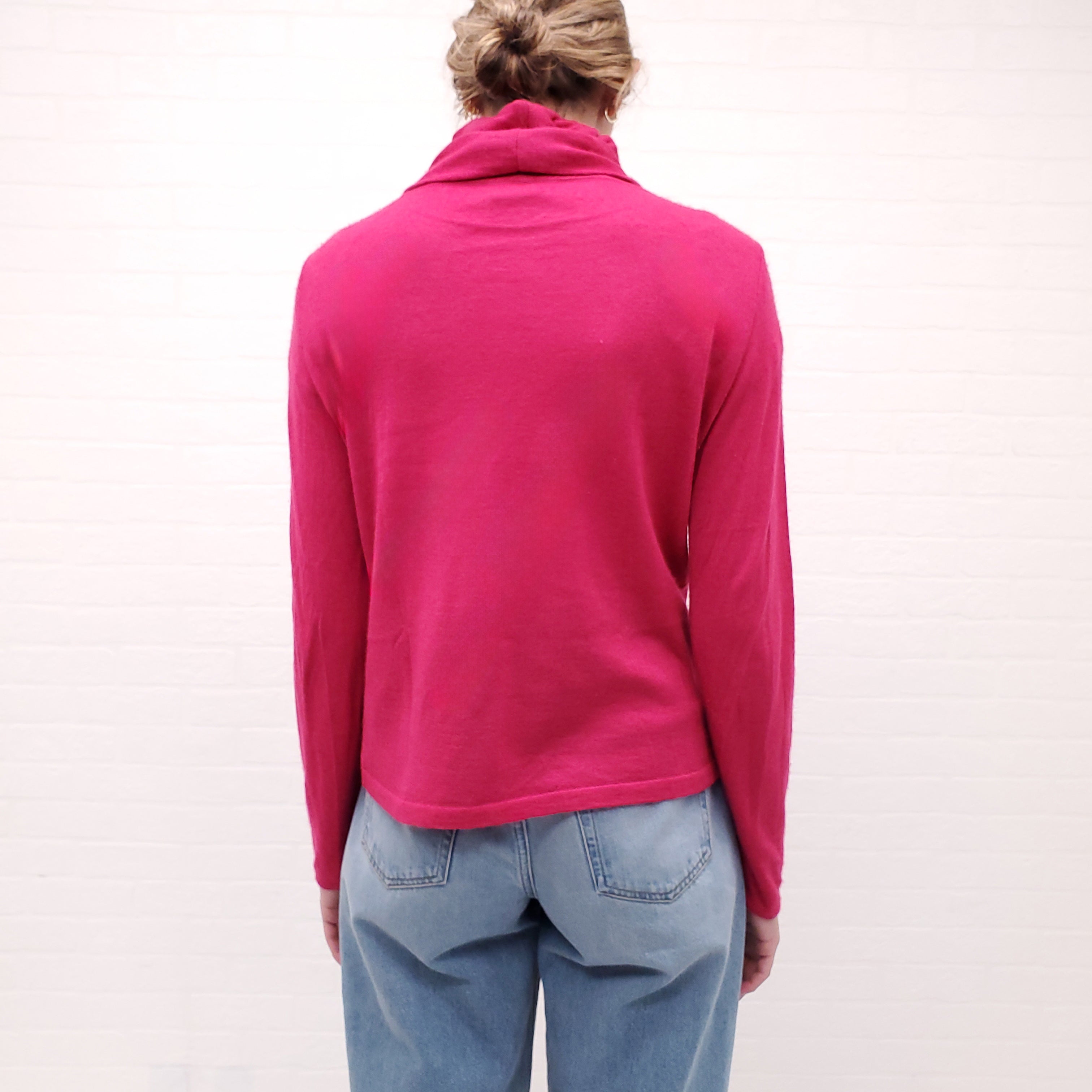 CHANEL IDENTIFICATION FUSCHIA CASHMERE AND SILK TURTLENECK SWEATER WITH LOGO - SIZE 44