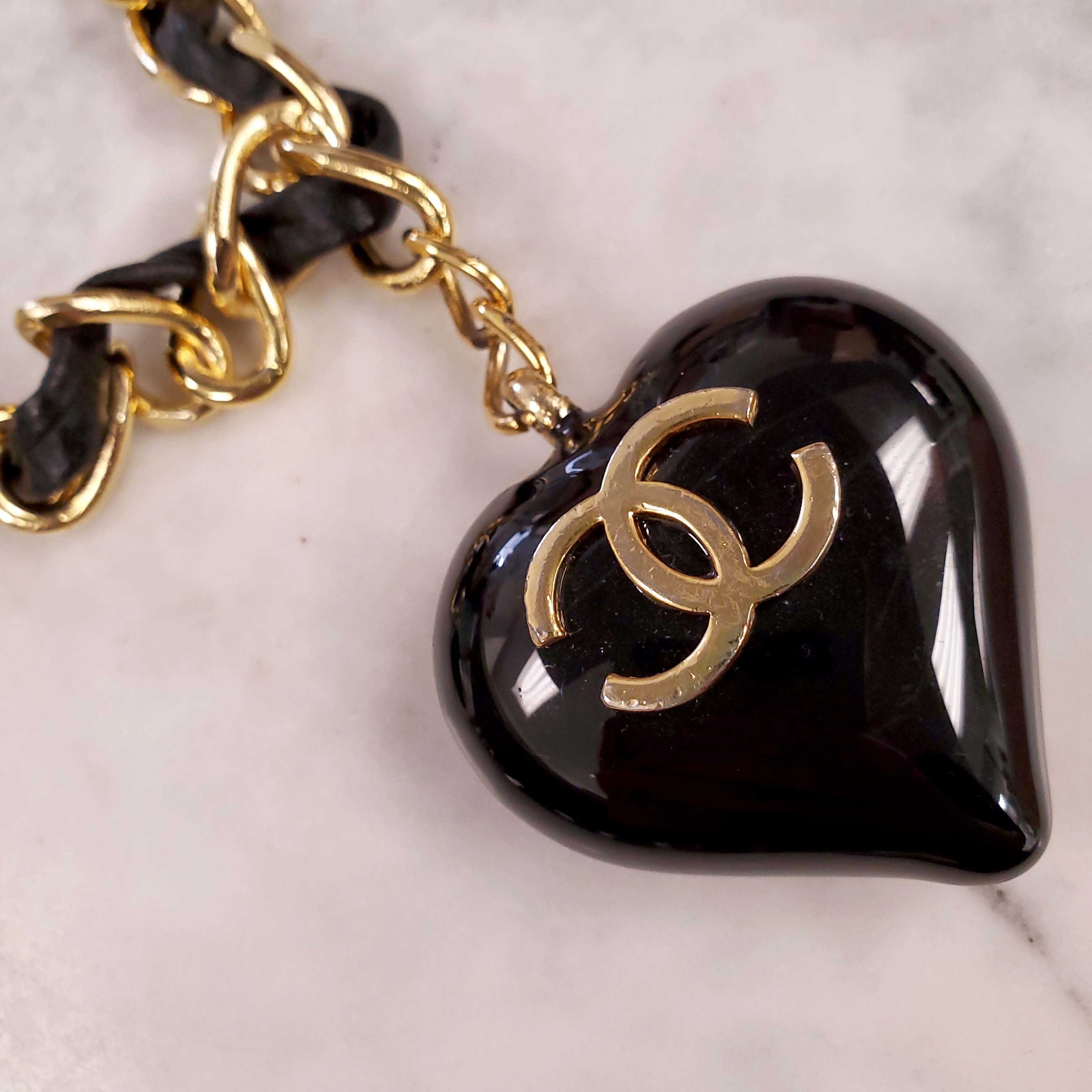 CHANEL LEATHER AND GOLD NECKLACE WITH LARGE CC LOGO HEARTS