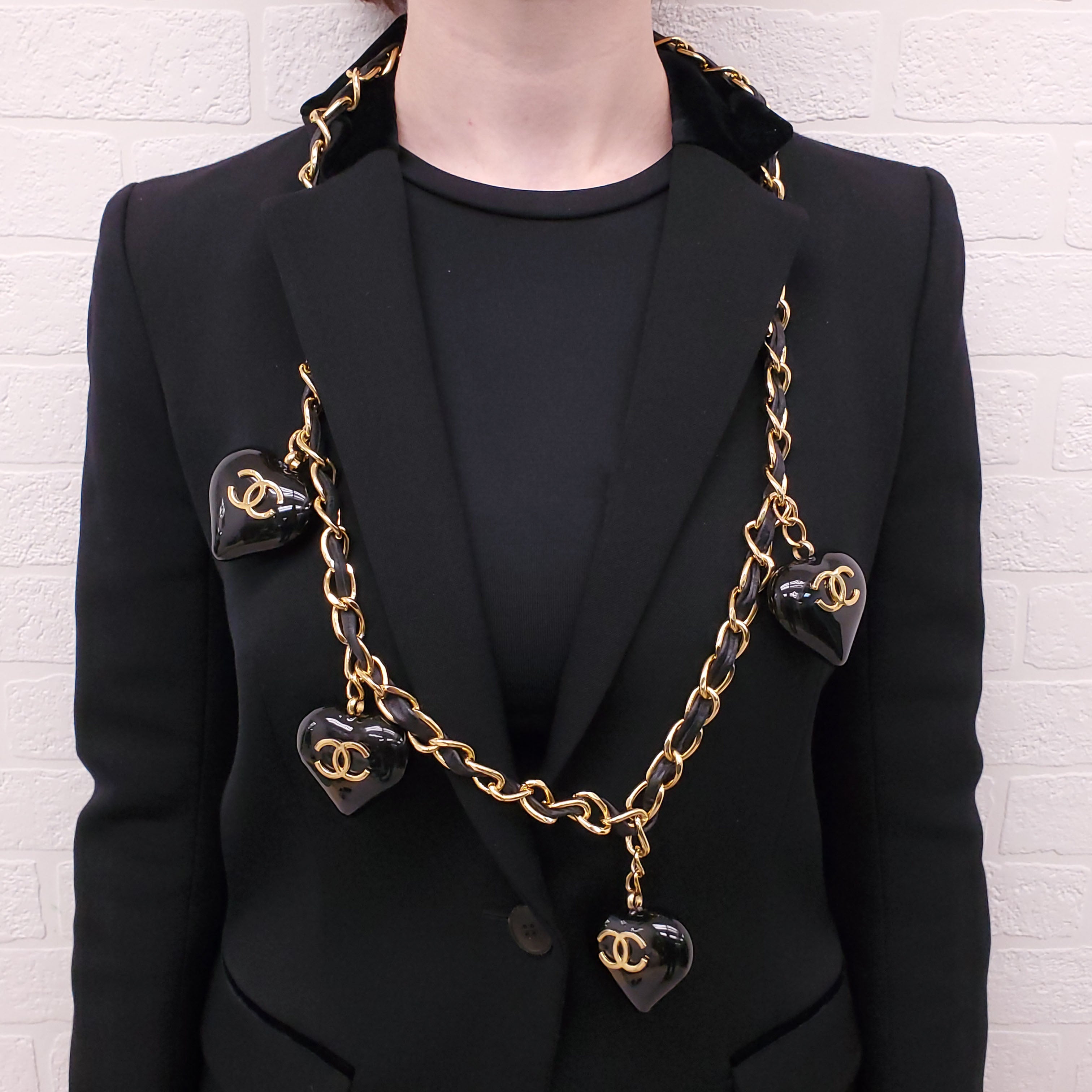 CHANEL LEATHER AND GOLD NECKLACE WITH LARGE CC LOGO HEARTS