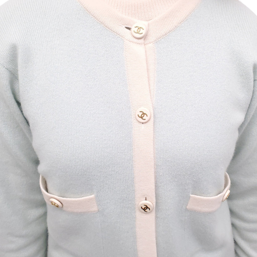 CHANEL LIGHT BLUE AND CREAM CASHMERE SWEATER SET  - SIZE 42