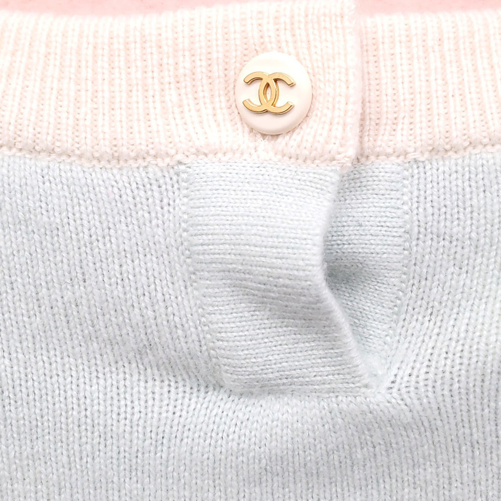 CHANEL LIGHT BLUE AND CREAM CASHMERE SWEATER SET  - SIZE 42