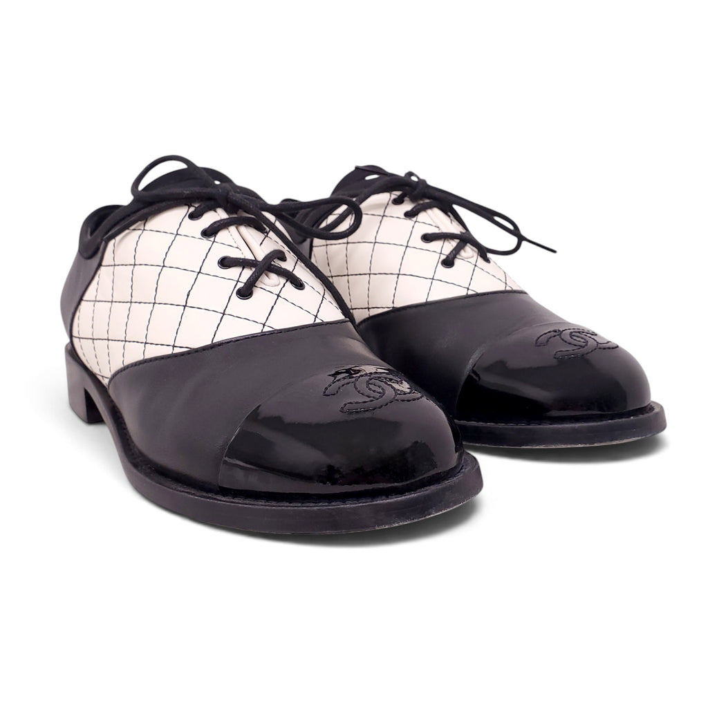 CHANEL MATELASSE CREAM AND BLACK LEATHER SHOES - SIZE 39C