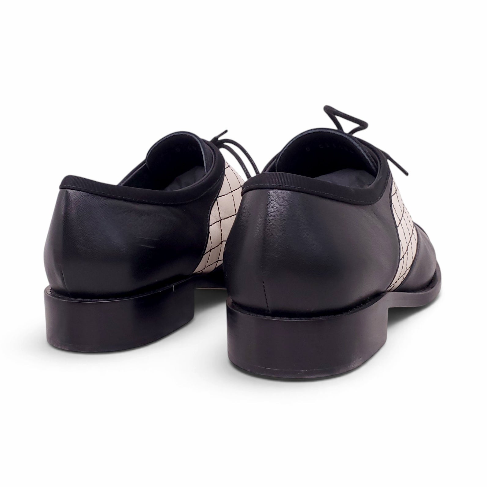 CHANEL MATELASSE CREAM AND BLACK LEATHER SHOES - SIZE 39C
