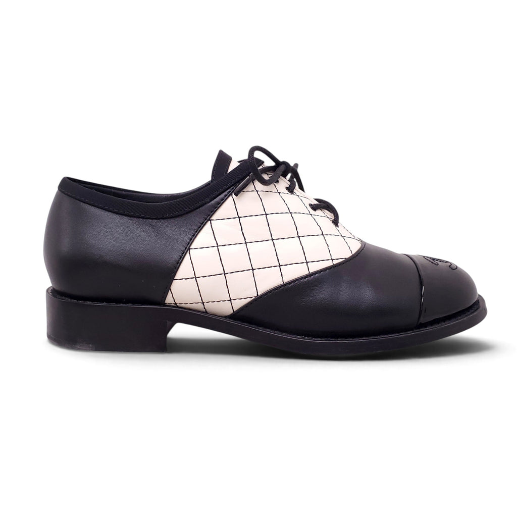 CHANEL MATELASSE CREAM AND BLACK LEATHER SHOES - SIZE 39C