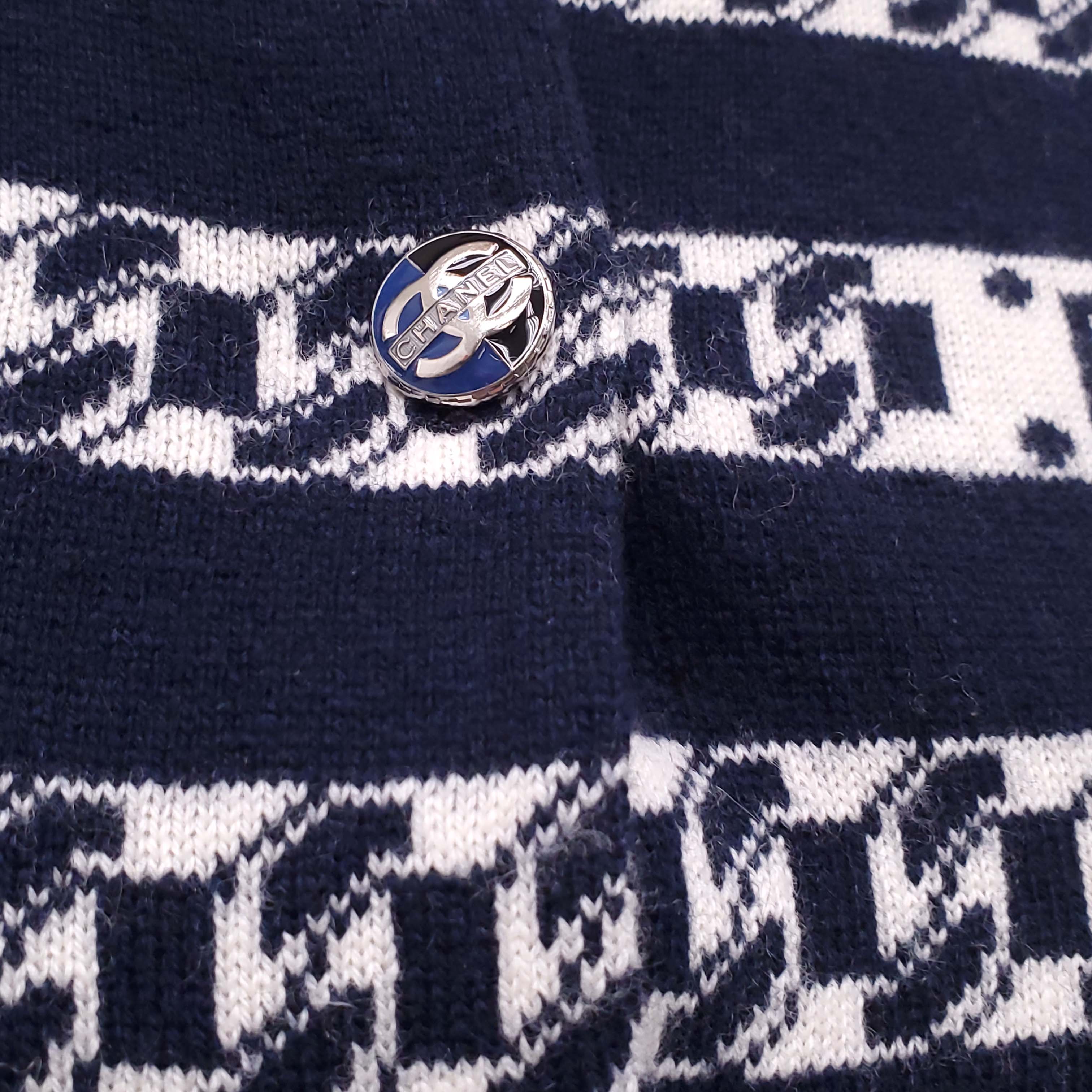 CHANEL NAVY AND WHITE CASHMERE PATTERNED CARDIGAN - SIZE 38