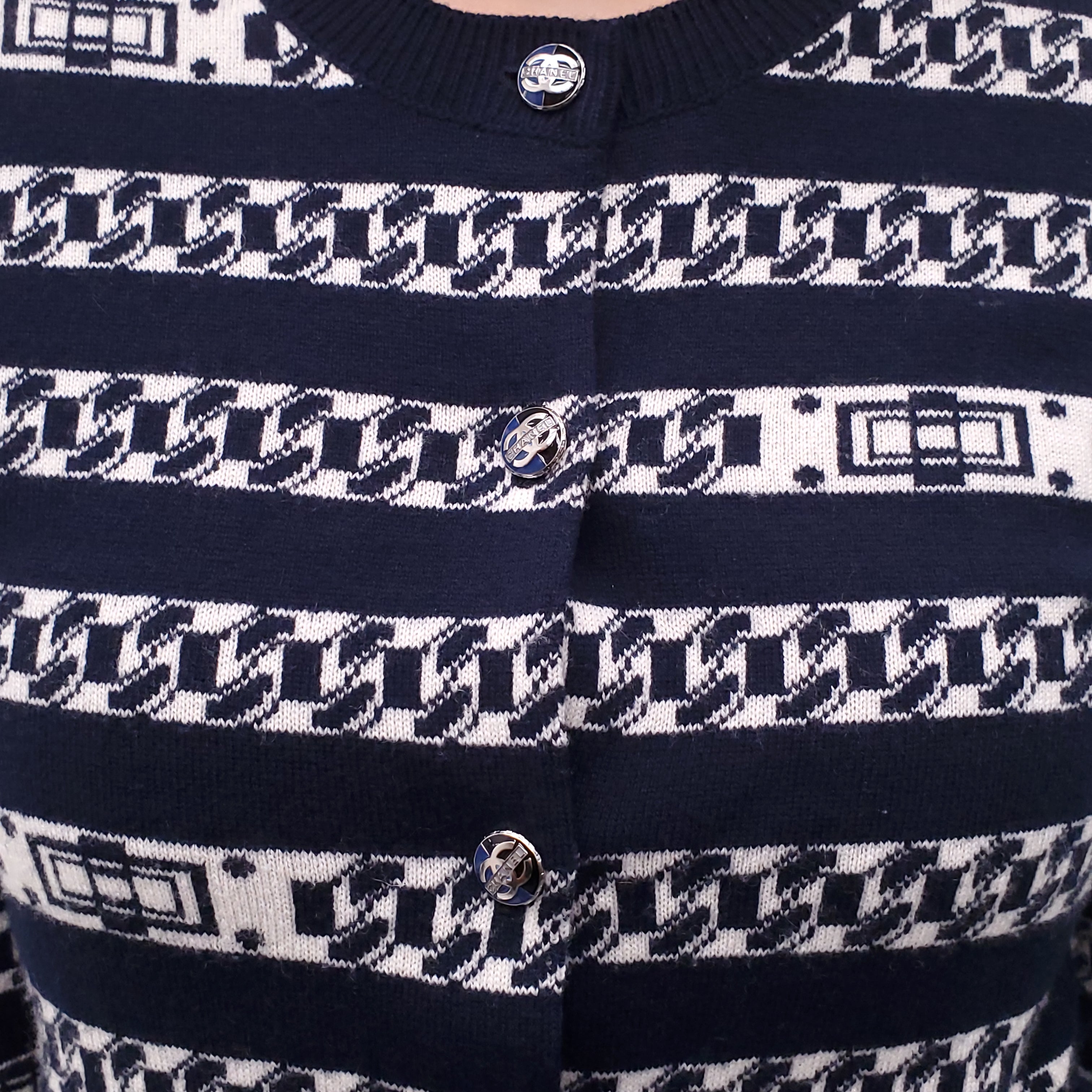 CHANEL NAVY AND WHITE CASHMERE PATTERNED CARDIGAN - SIZE 38