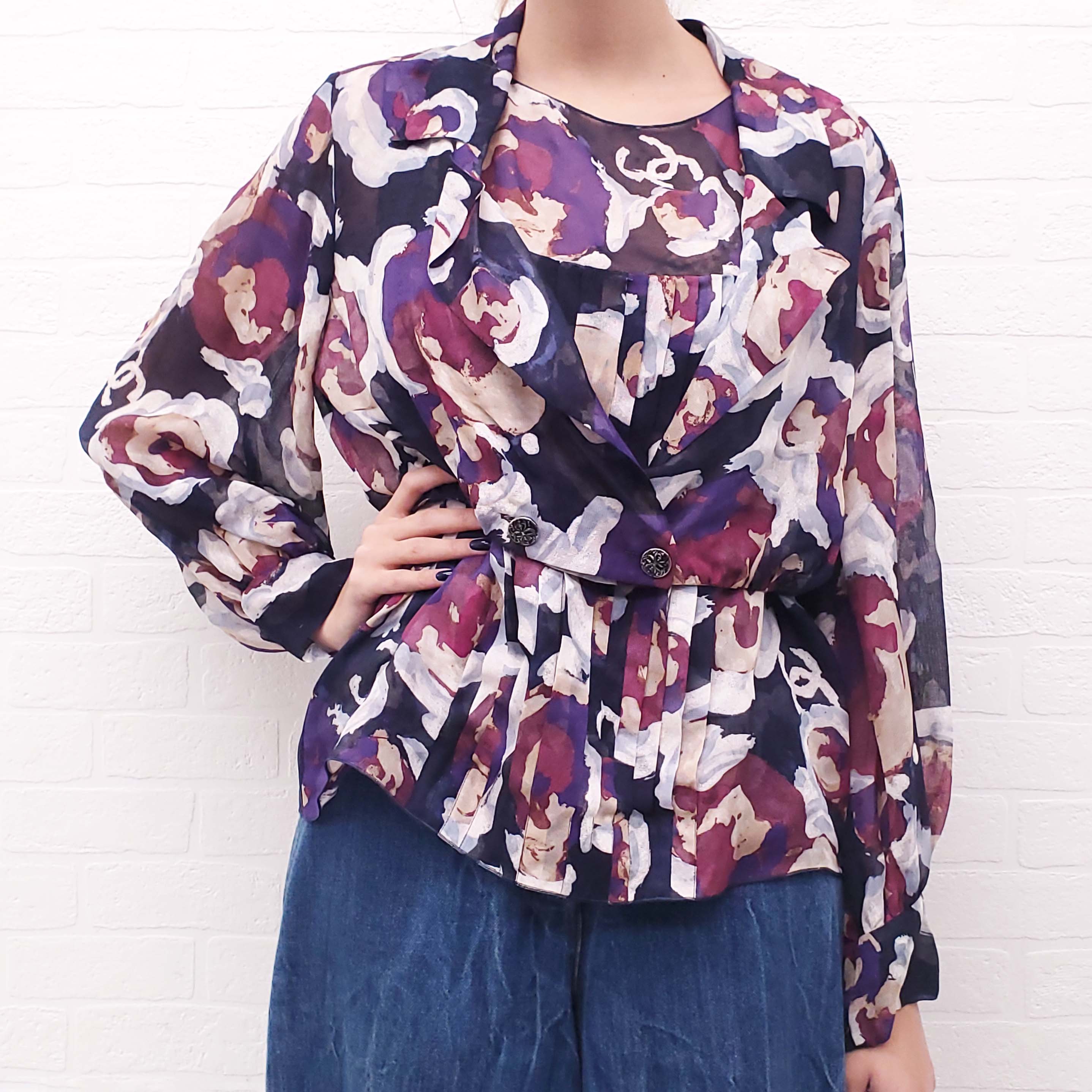 CHANEL NAVY FLORAL LOGO SILK TANK TOP WITH MATCHING CROPPED JACKET - SIZE 44 TOP/42 JACKET