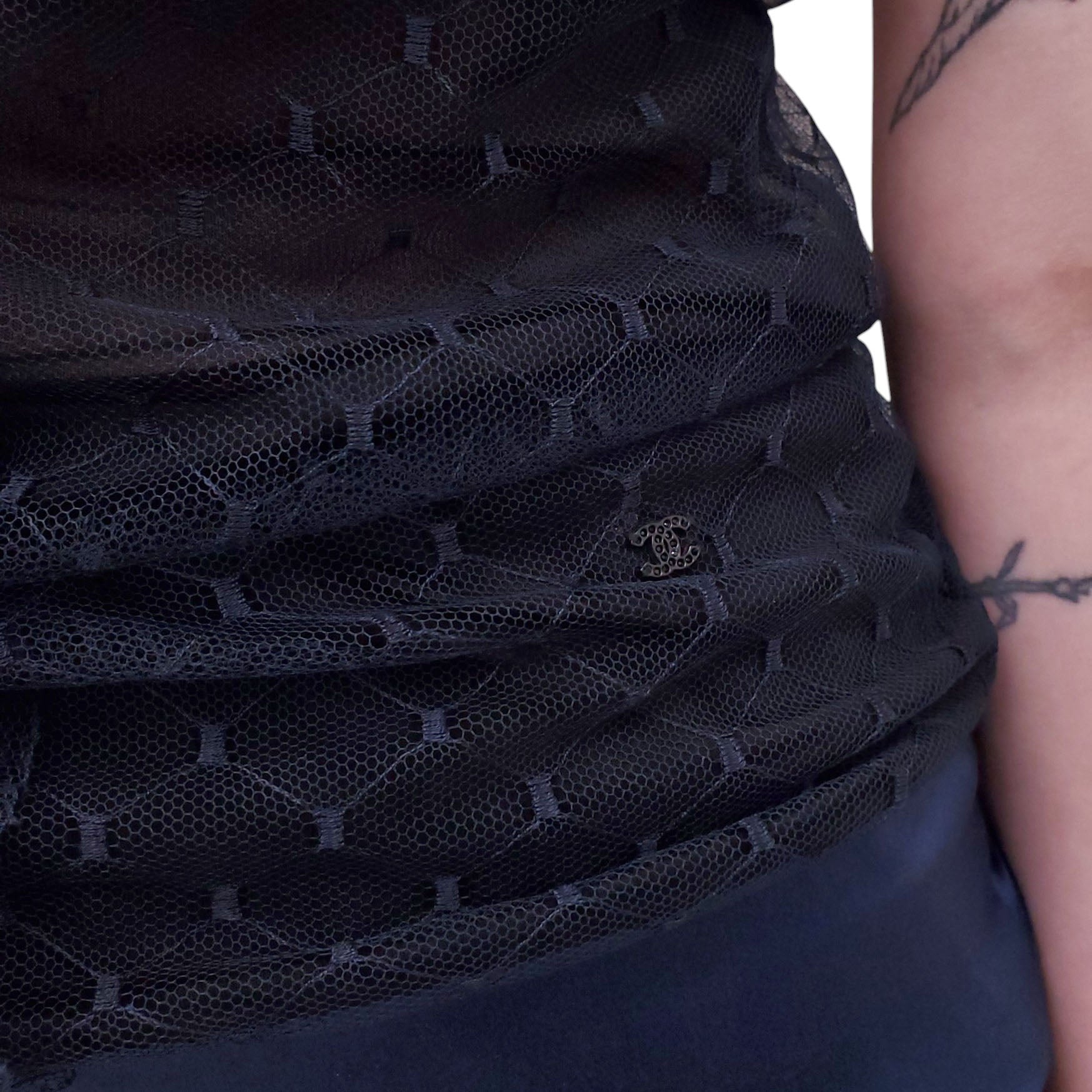 CHANEL NAVY LACE AND SILK BLOUSE WITH LOGO - SIZE S