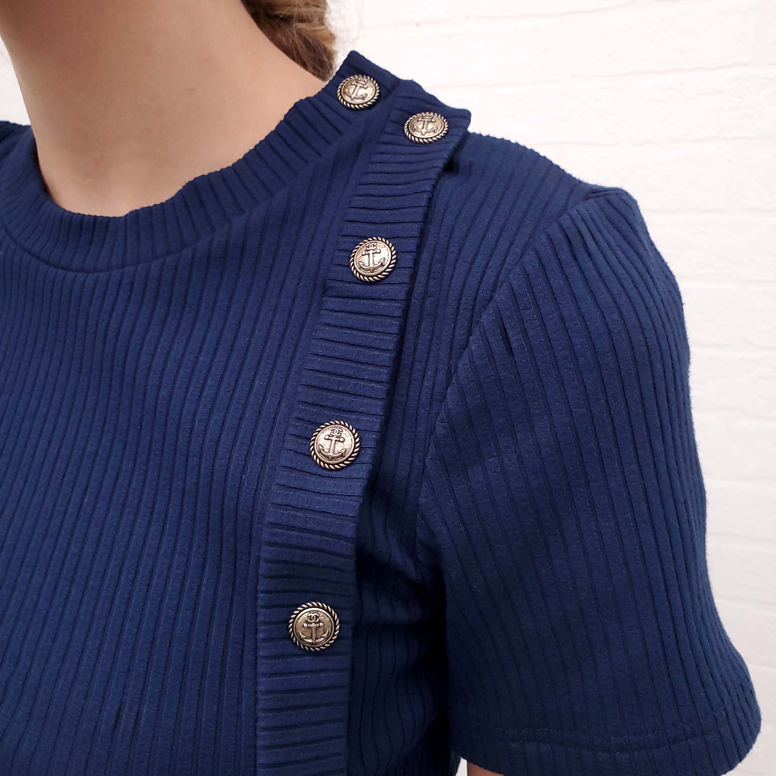 CHANEL NAVY RIBBED SHORT SLEEVE T-SHIRT WITH NAUTICAL LOGO BUTTONS - SIZE 38