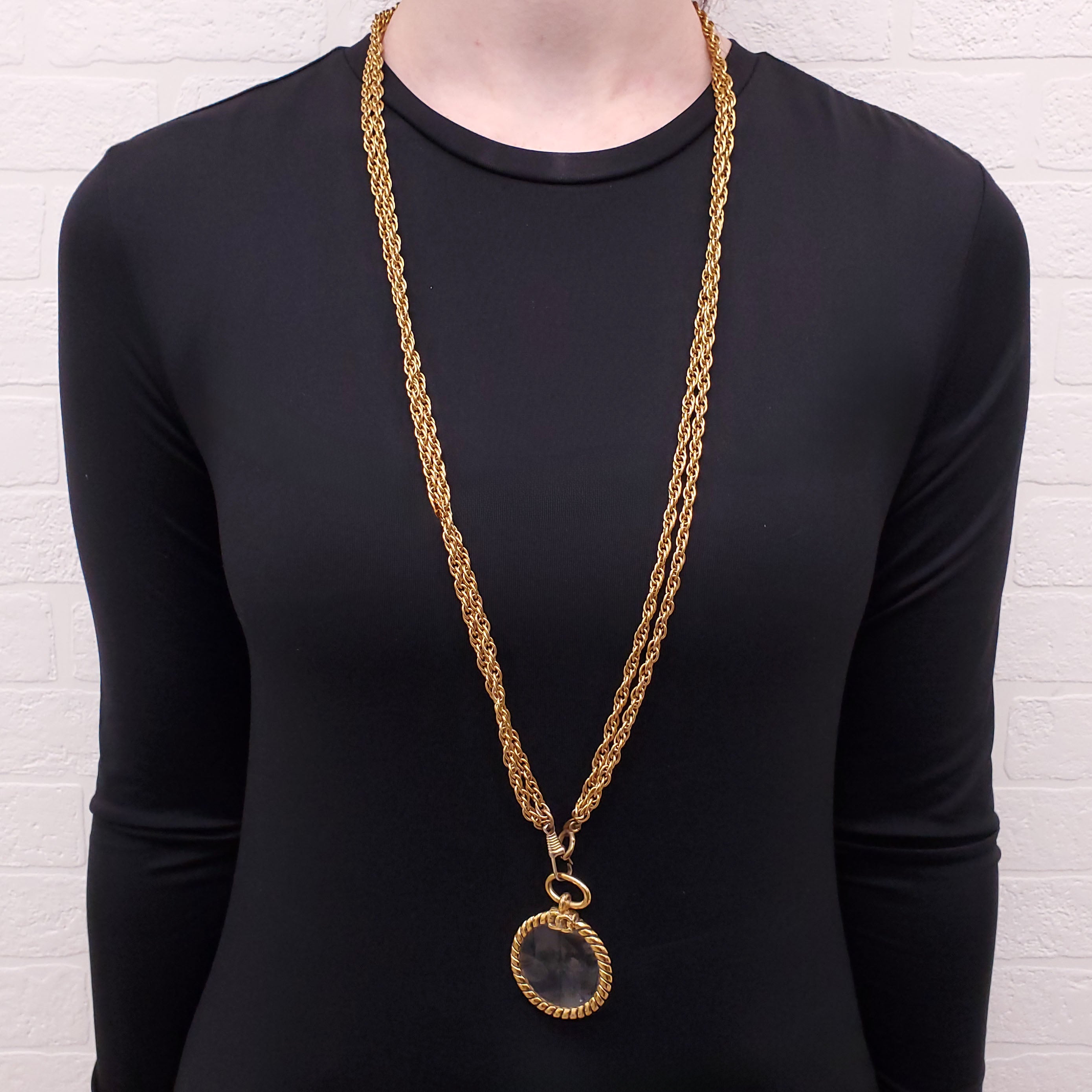 CHANEL NECKLACE WITH MAGNIFYING GLASS