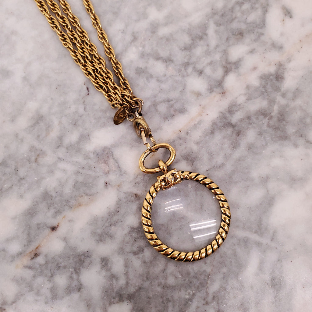CHANEL NECKLACE WITH MAGNIFYING GLASS