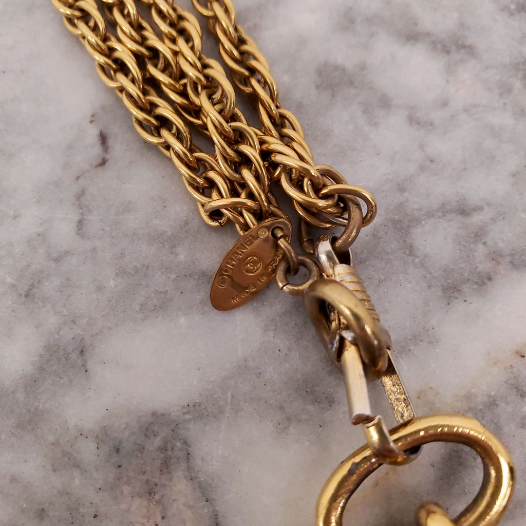 CHANEL NECKLACE WITH MAGNIFYING GLASS