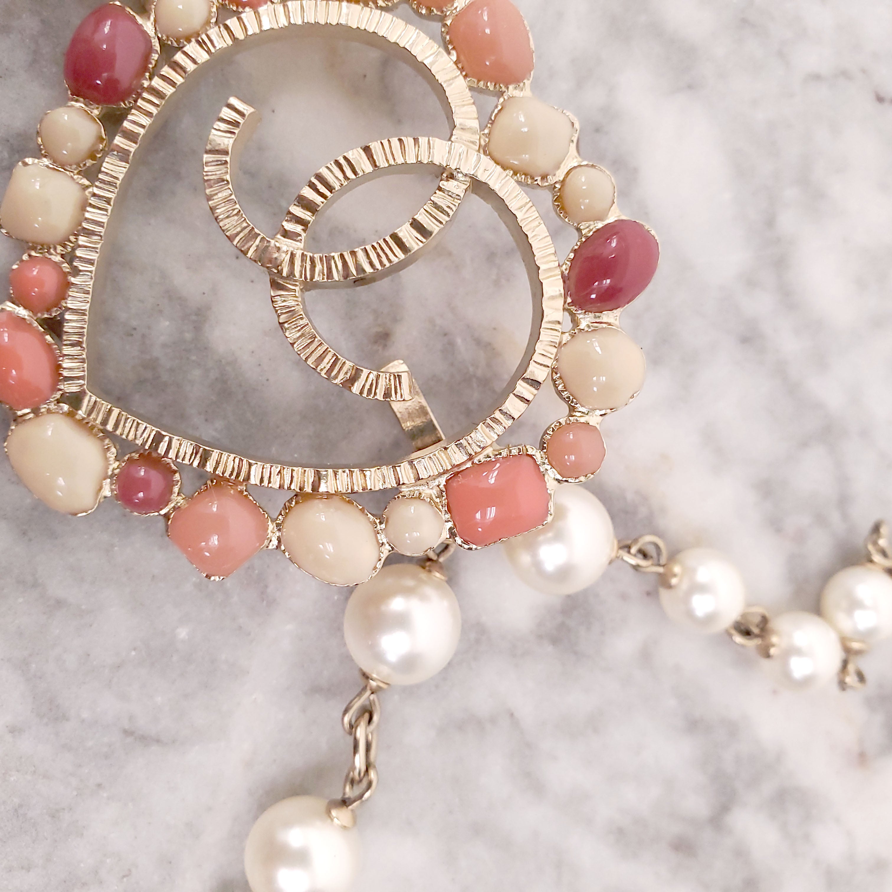 CHANEL PEARL AND HEART LOGO BELT