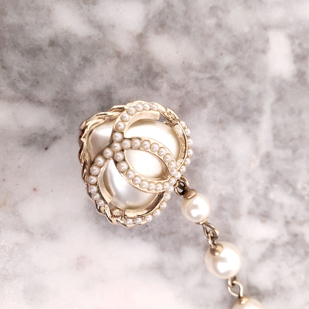 CHANEL PEARL AND HEART LOGO BELT