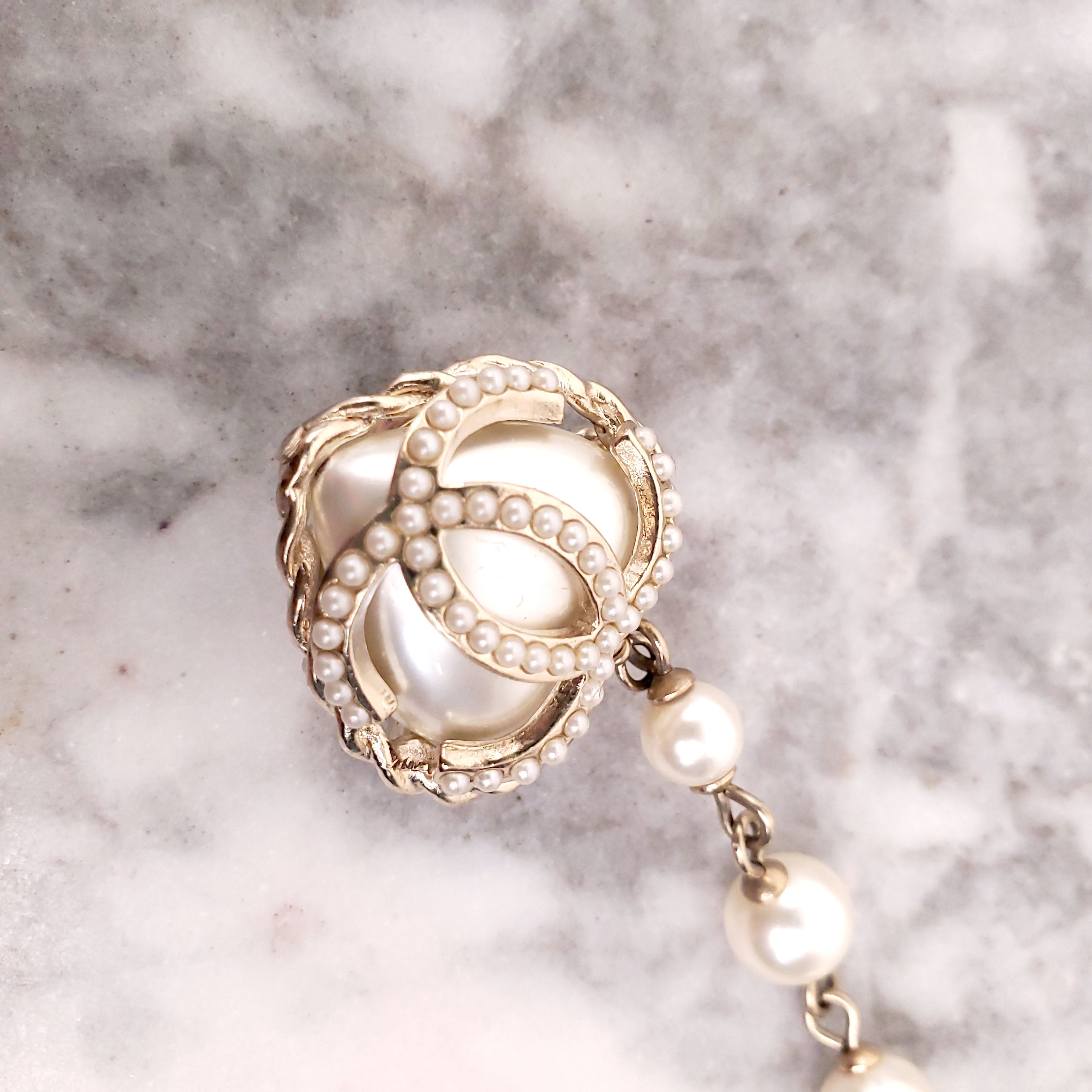 CHANEL PEARL AND HEART LOGO BELT