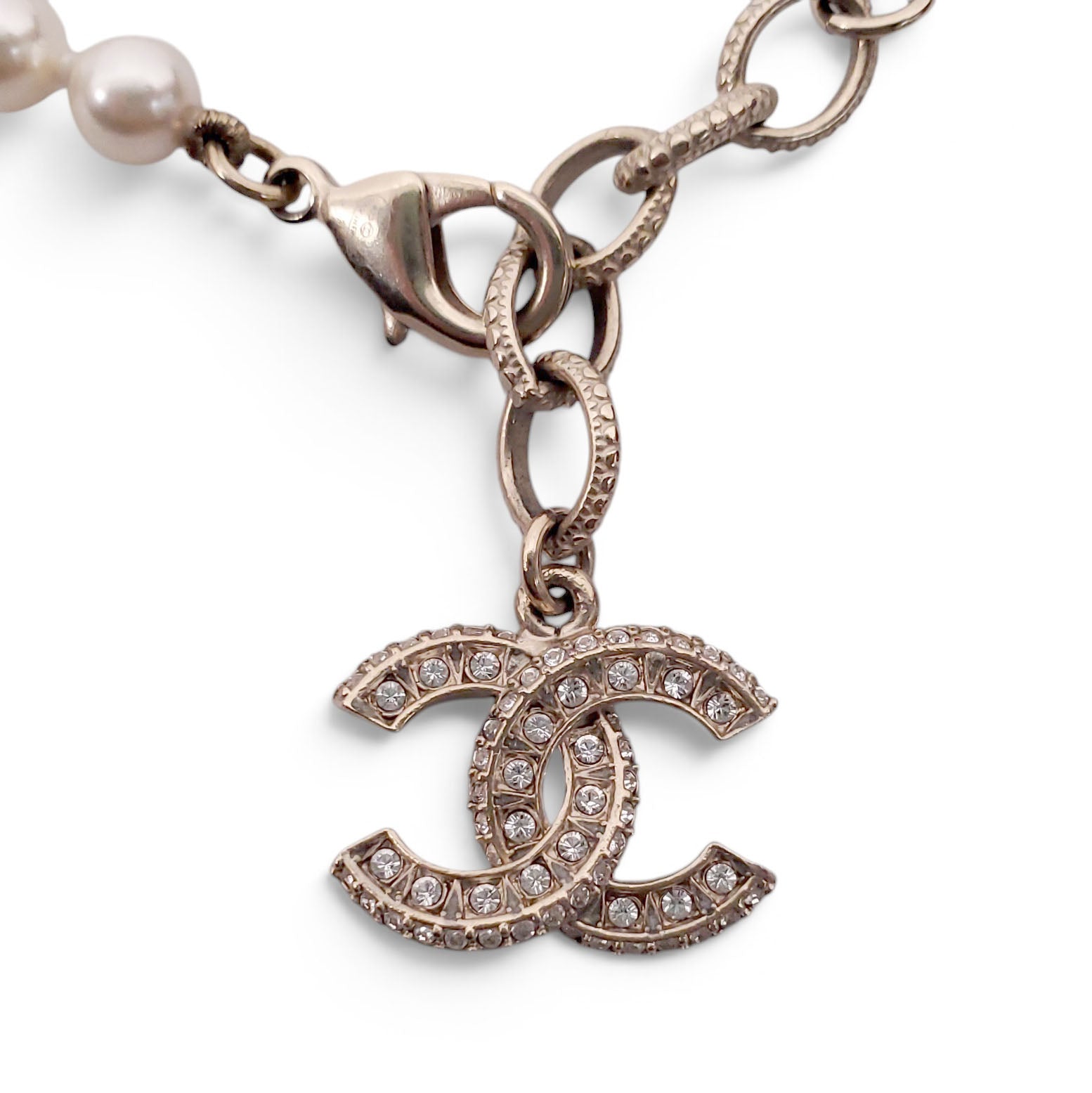 CHANEL PEARL BRACELET WITH CRYSTAL LOGO