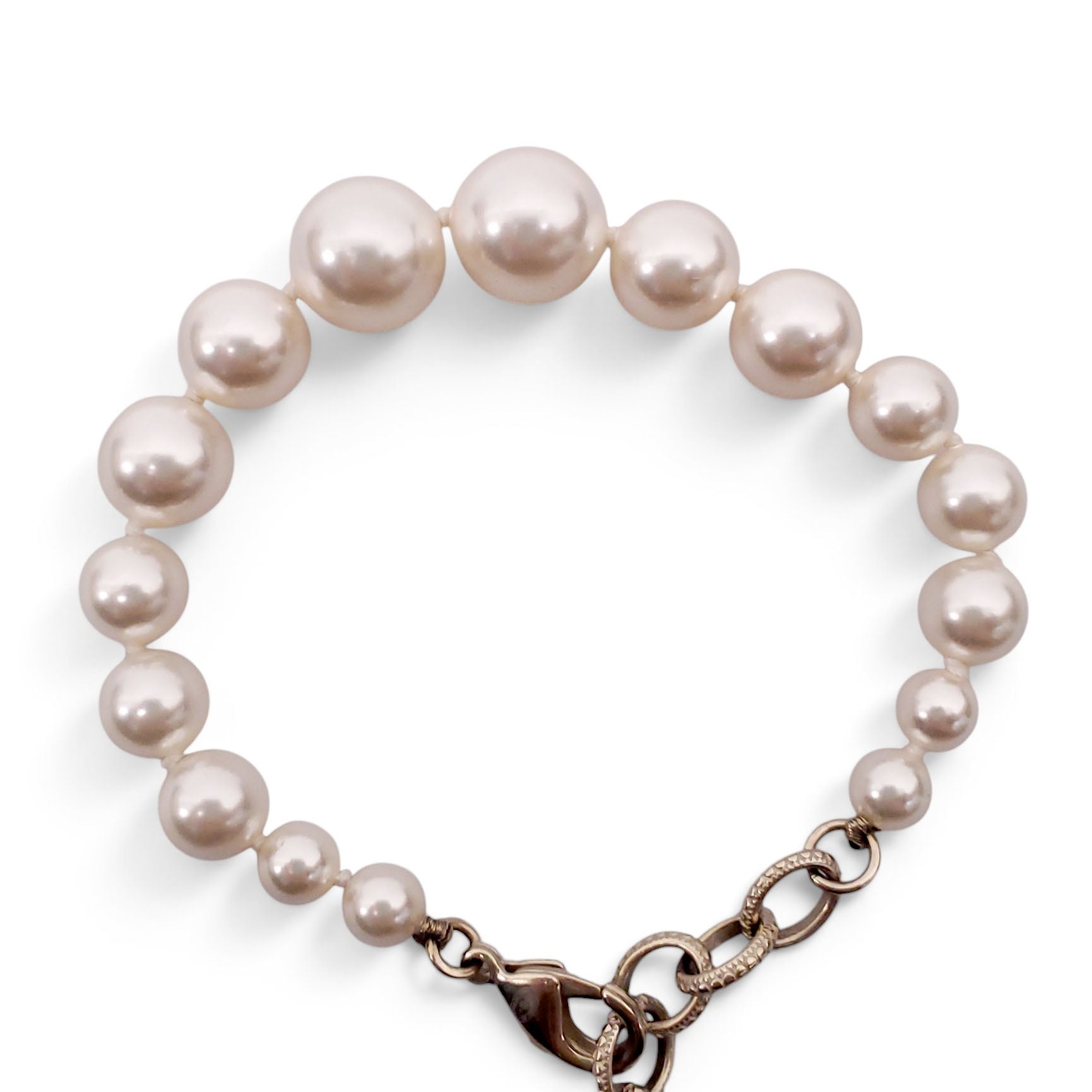 CHANEL PEARL BRACELET WITH CRYSTAL LOGO