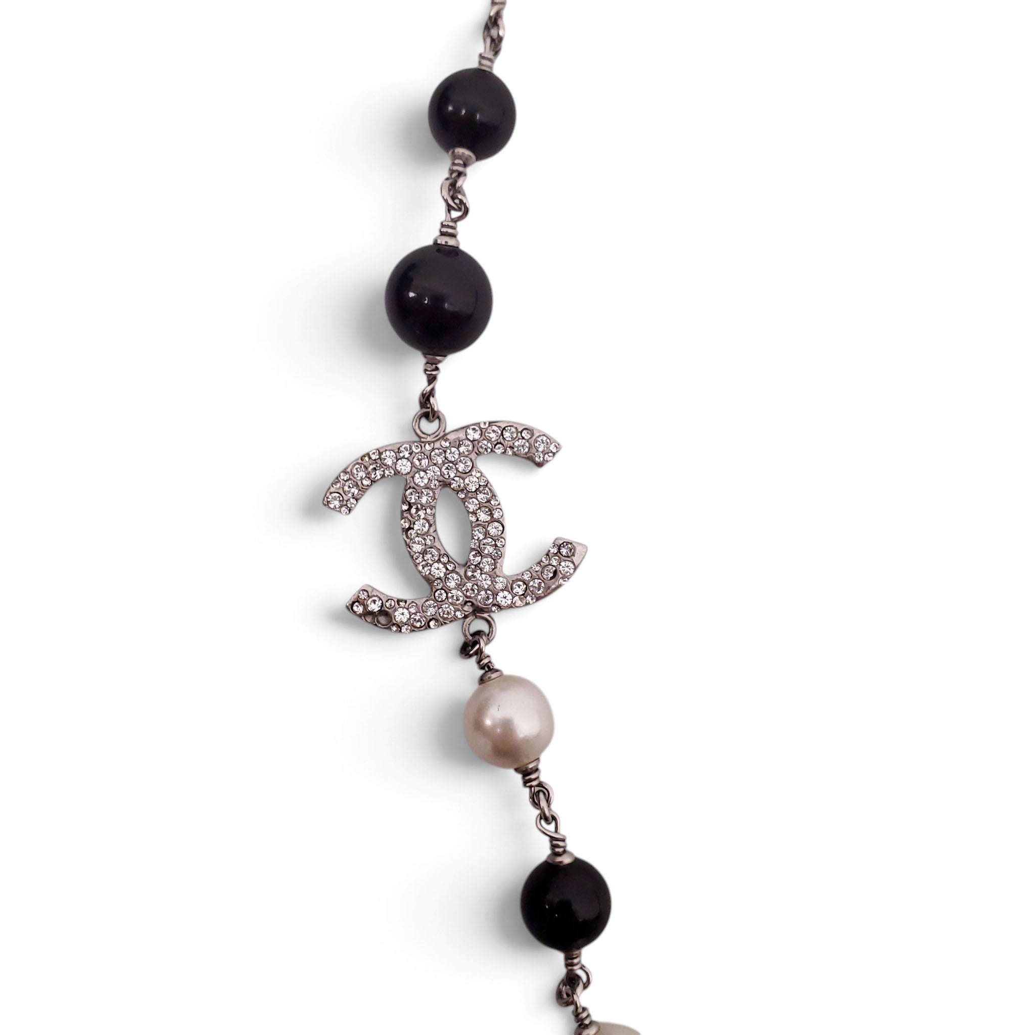 CHANEL PEARL CREAM AND BLACK NECKLACE WITH CRYSTAL DETAIL