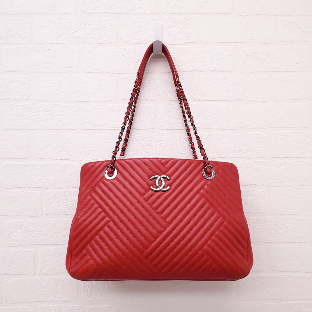 CHANEL RED LEATHER CROSSING LARGE SHOPPING TOTE