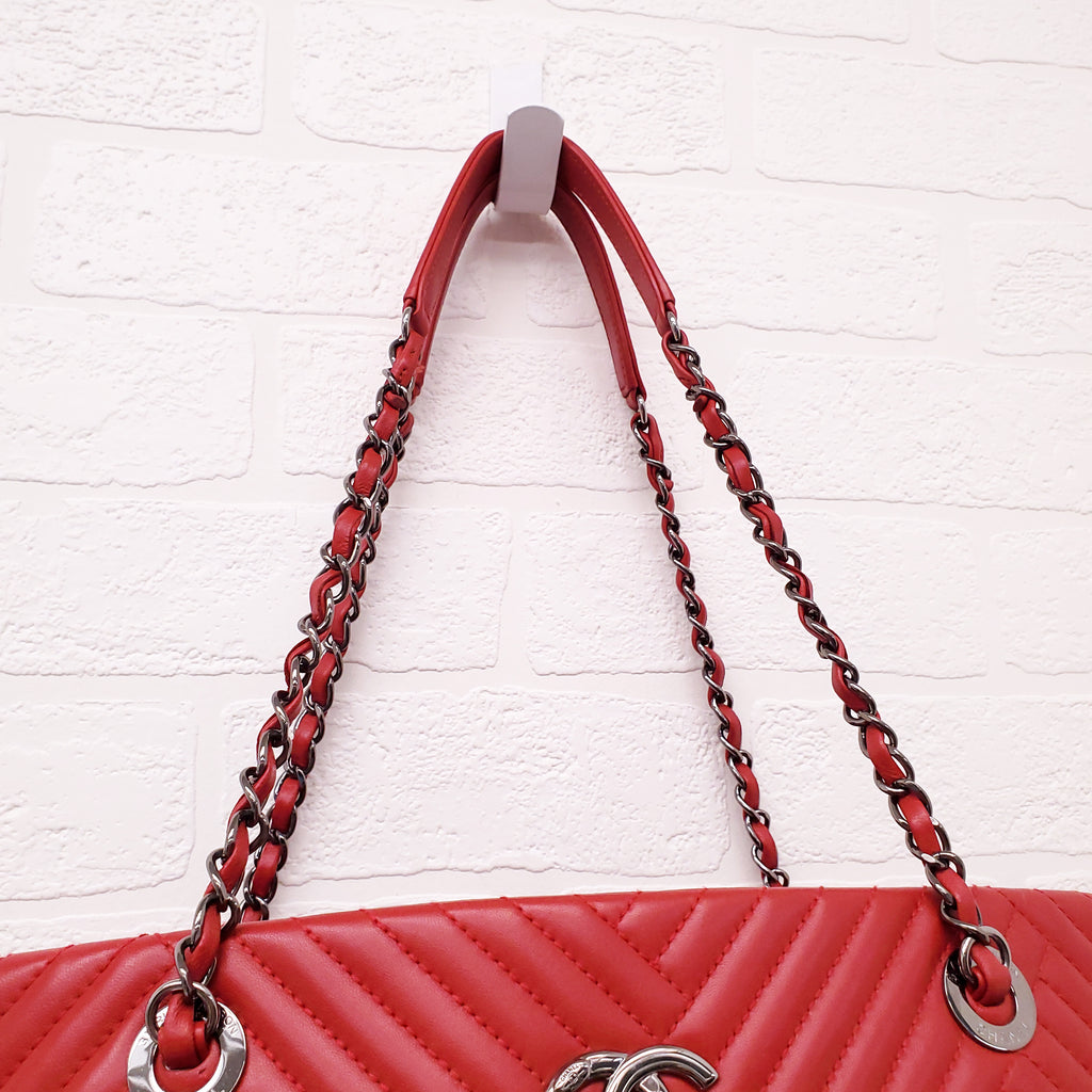 CHANEL RED LEATHER CROSSING LARGE SHOPPING TOTE