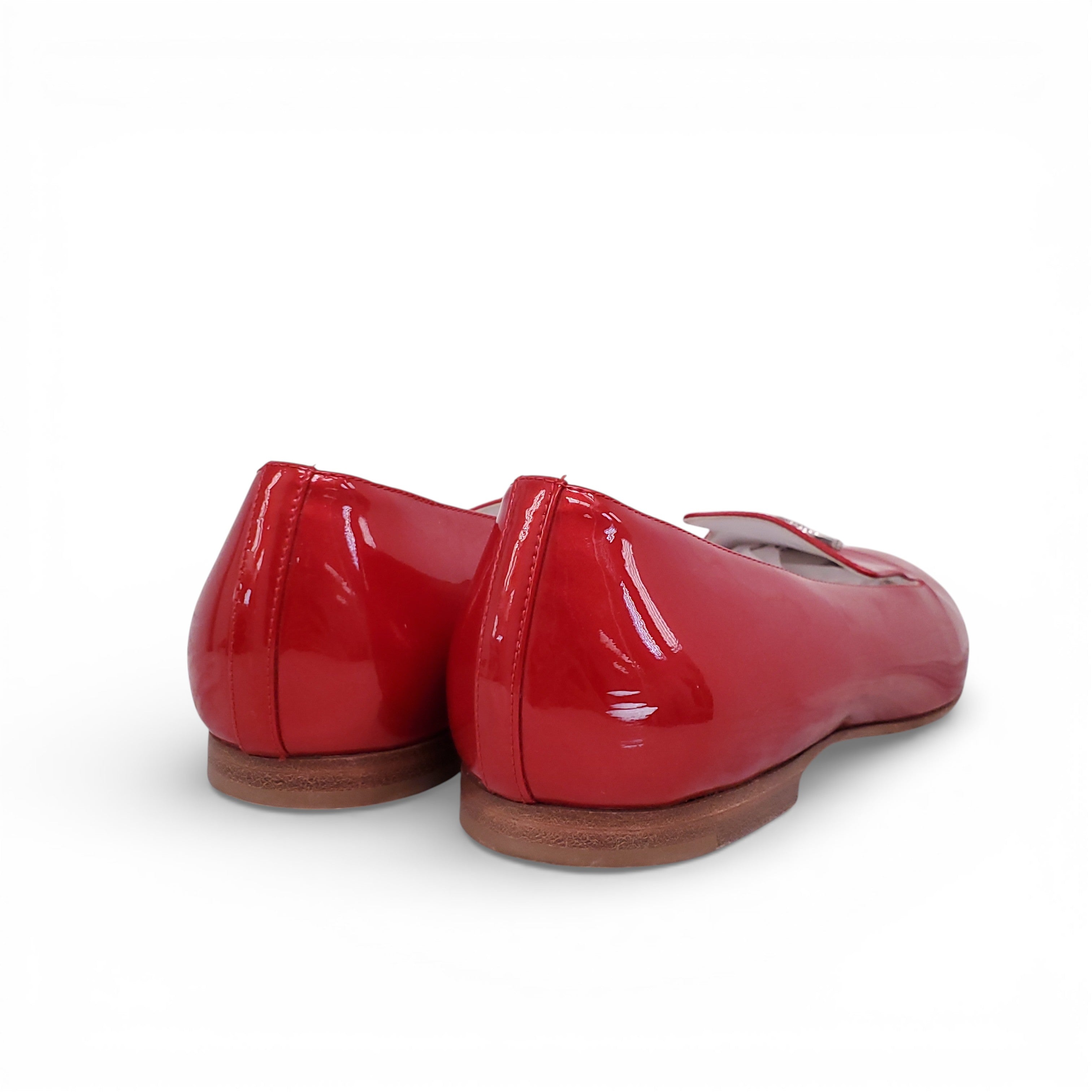 CHANEL RED PATENT FLATS WITH CRYSTAL CC LOGO - SIZE 38.5