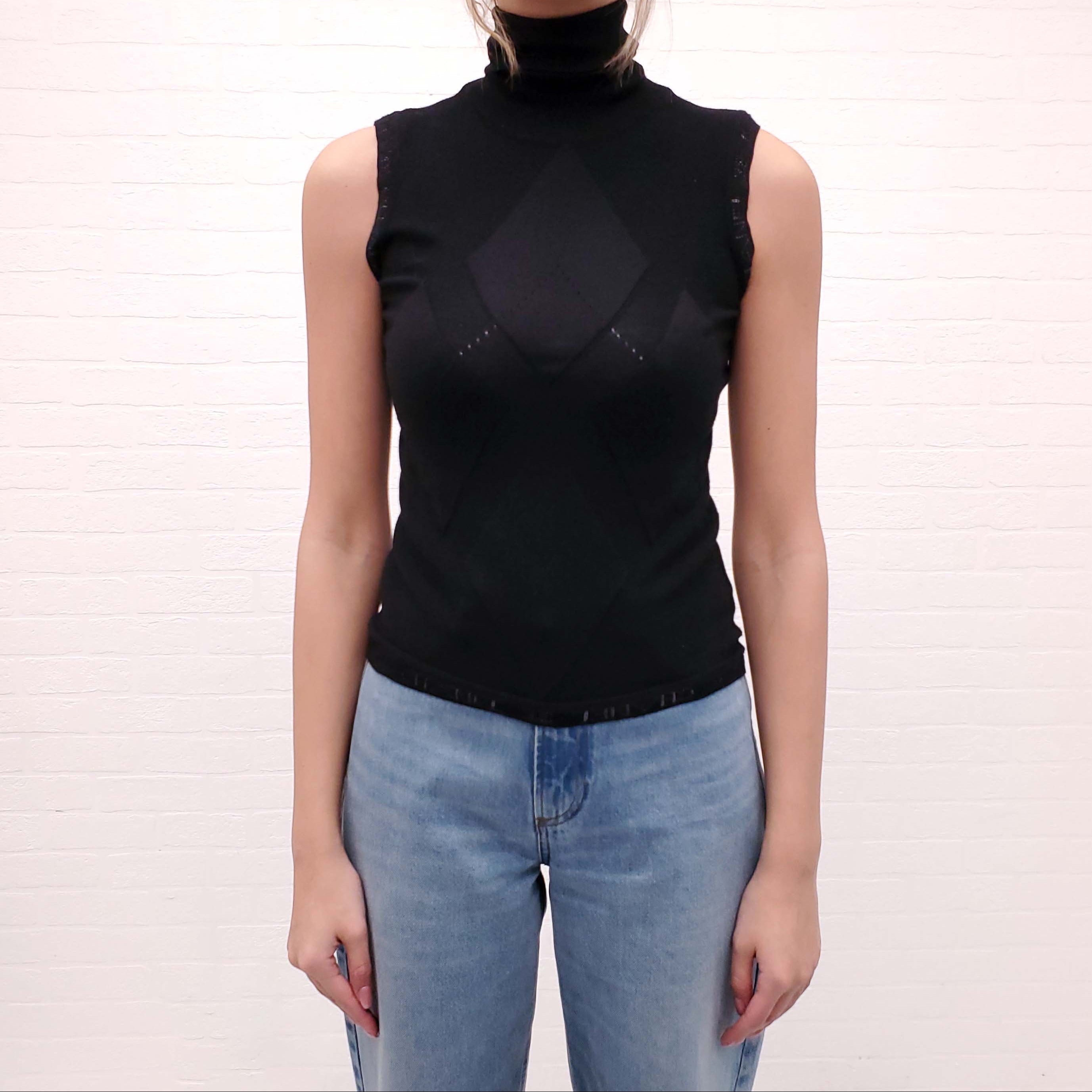 CHANEL SPORT BLACK WOOL ARGYLE TURTLENECK SLEEVELESS SWEATER WITH LOGO DETAIL - SIZE 36