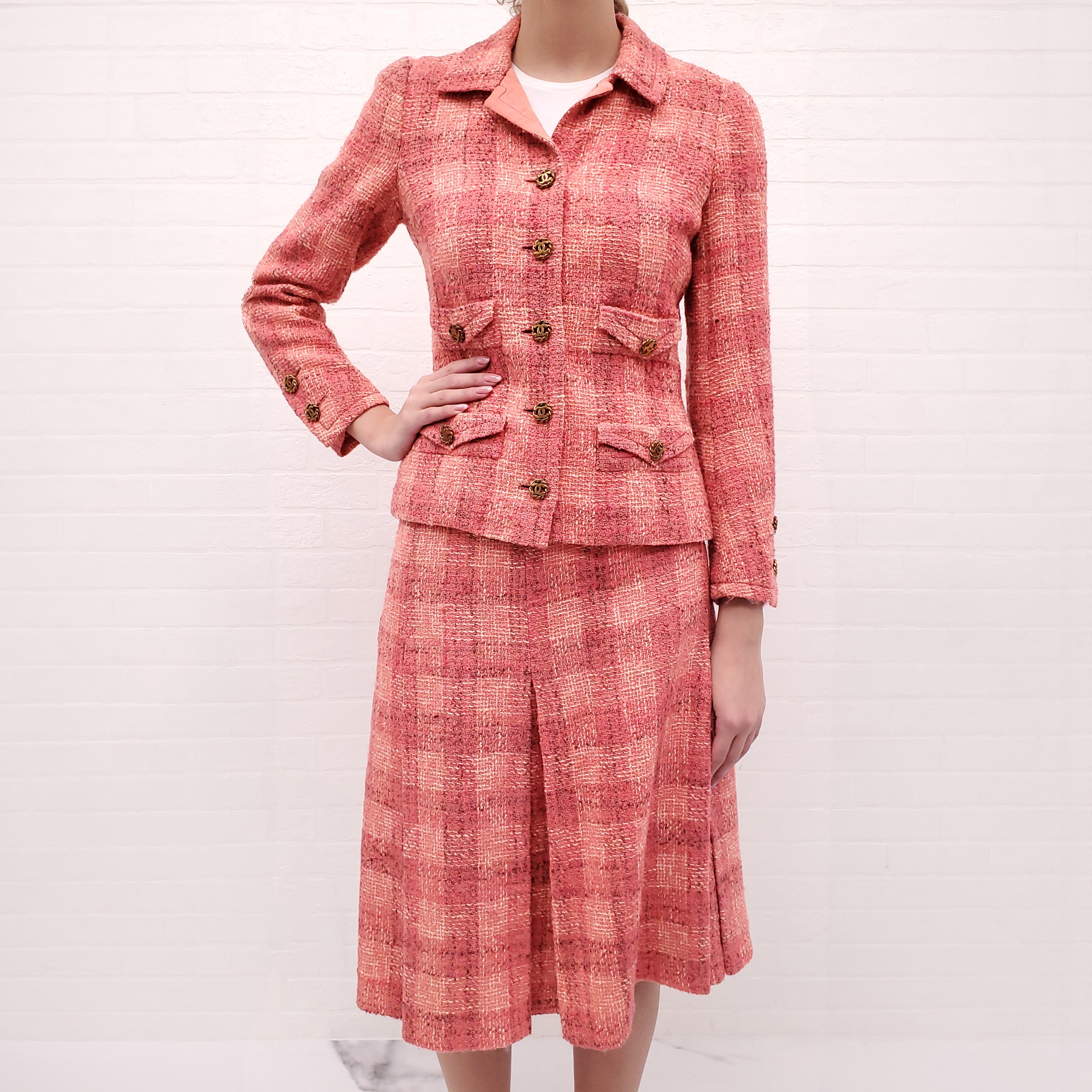 CHANEL VINTAGE 1960'S COLLECTABLE PINK TWEED SUIT WITH LOGO BUTTONS - SIZE 36