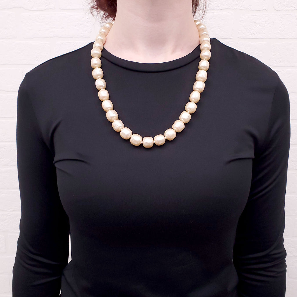 CHANEL VINTAGE PEARL NECKLACE