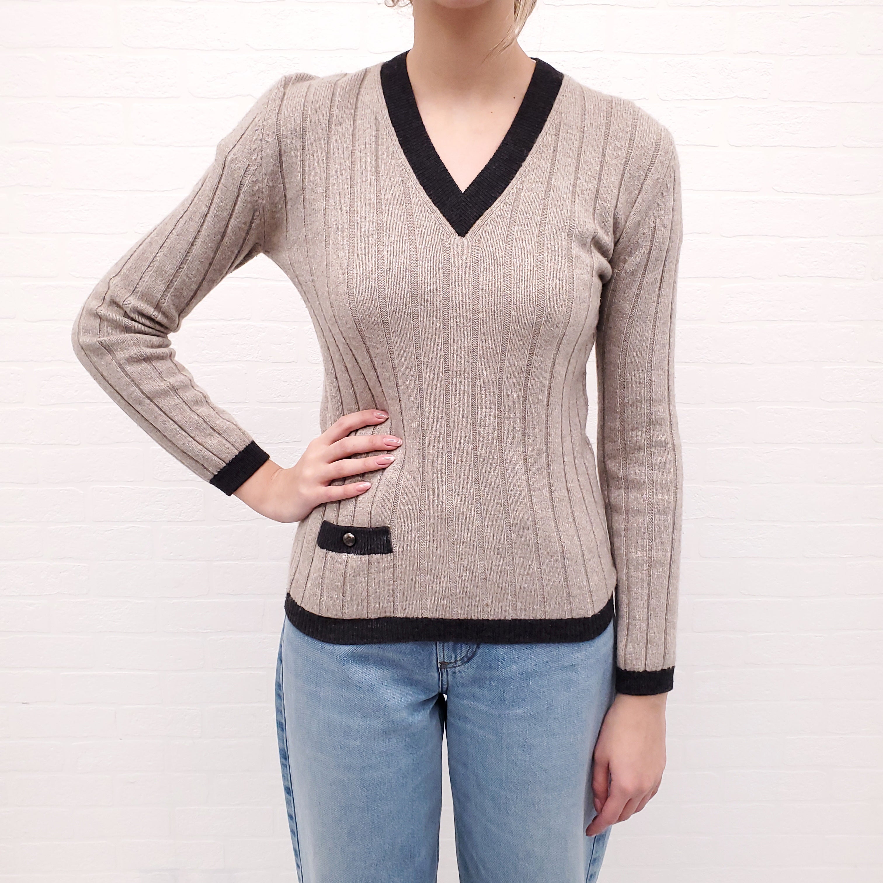 CHANEL VINTAGE TAUPE CASHMERE V-NECK SWEATER WITH LOGO BUTTON - SIZE 38