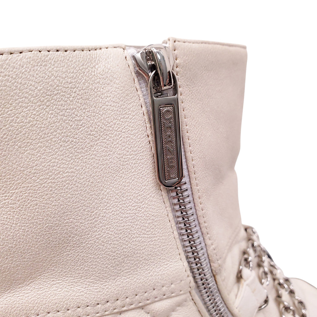 CHANEL WHITE AND BLACK QUILTED LEATHER BOOTS WITH CHAIN DETAIL - SIZE 38
