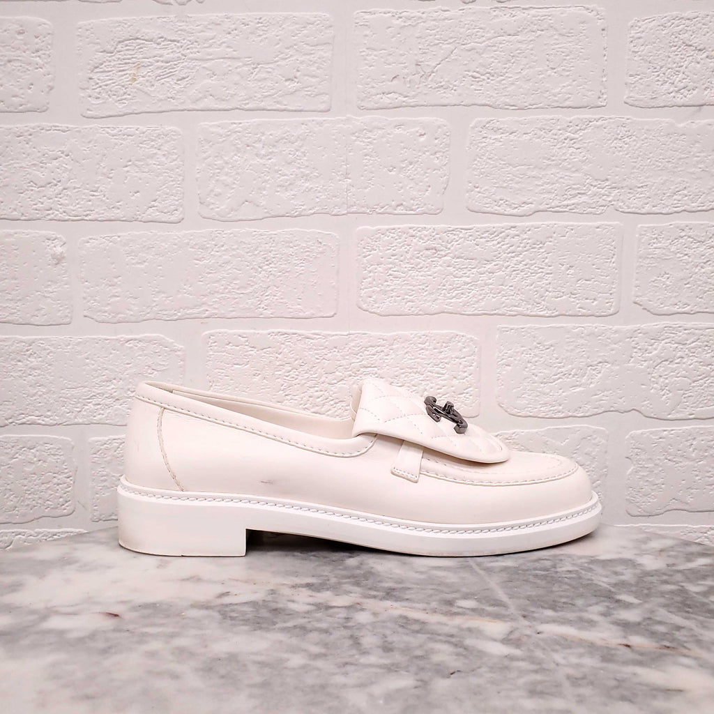 CHANEL WHITE LEATHER LOAFERS - SIZE 38.5