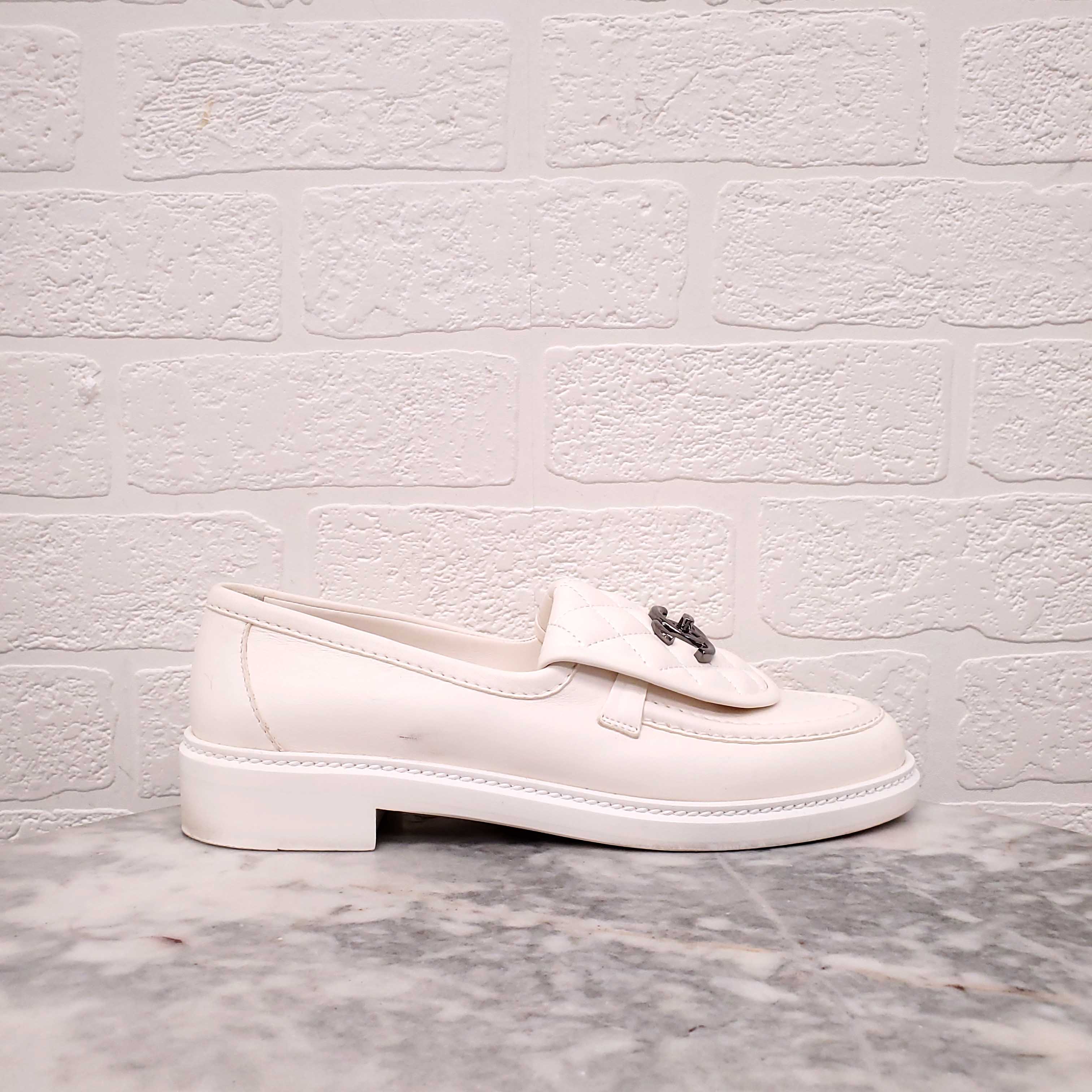 CHANEL WHITE LEATHER LOAFERS - SIZE 38.5