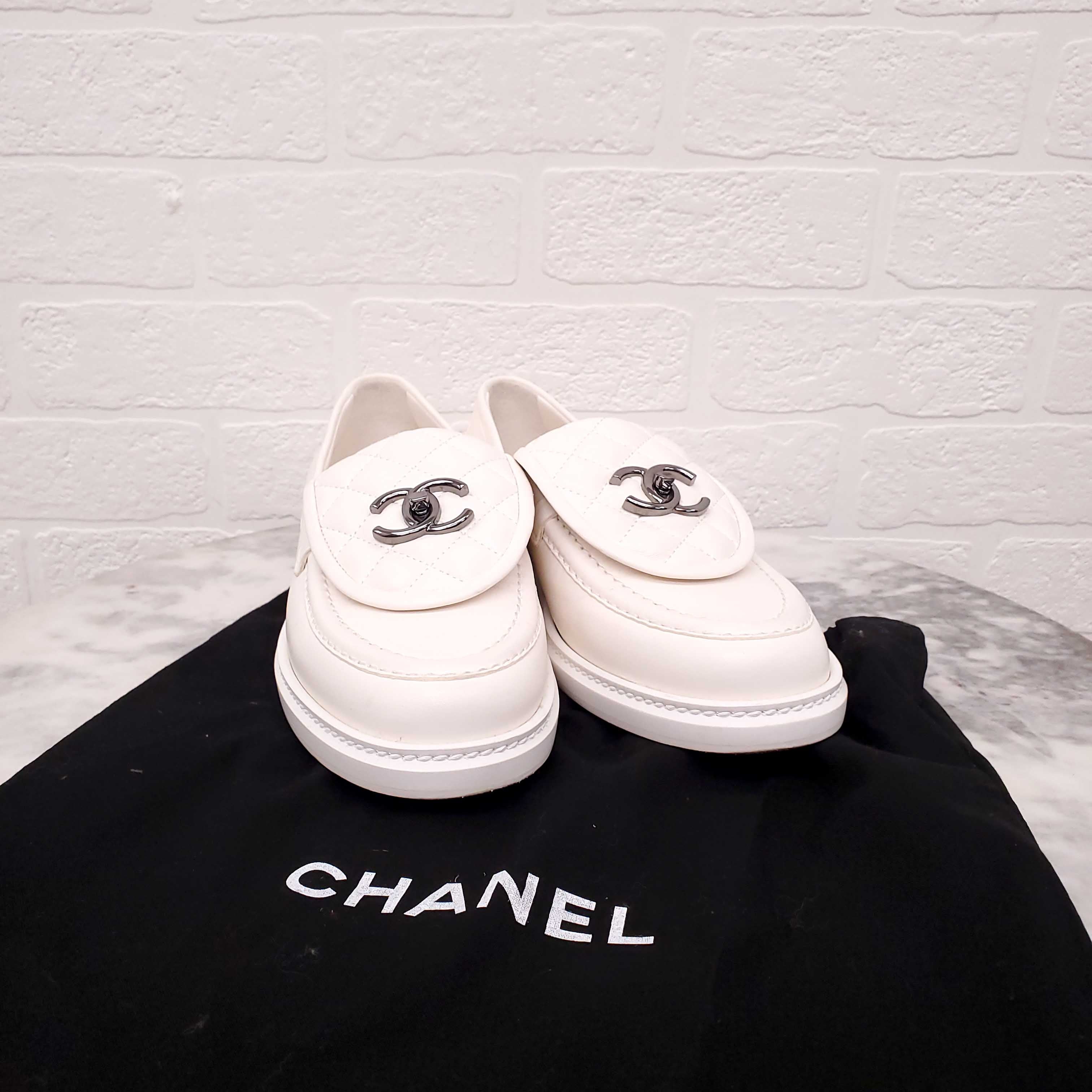 CHANEL WHITE LEATHER LOAFERS - SIZE 38.5
