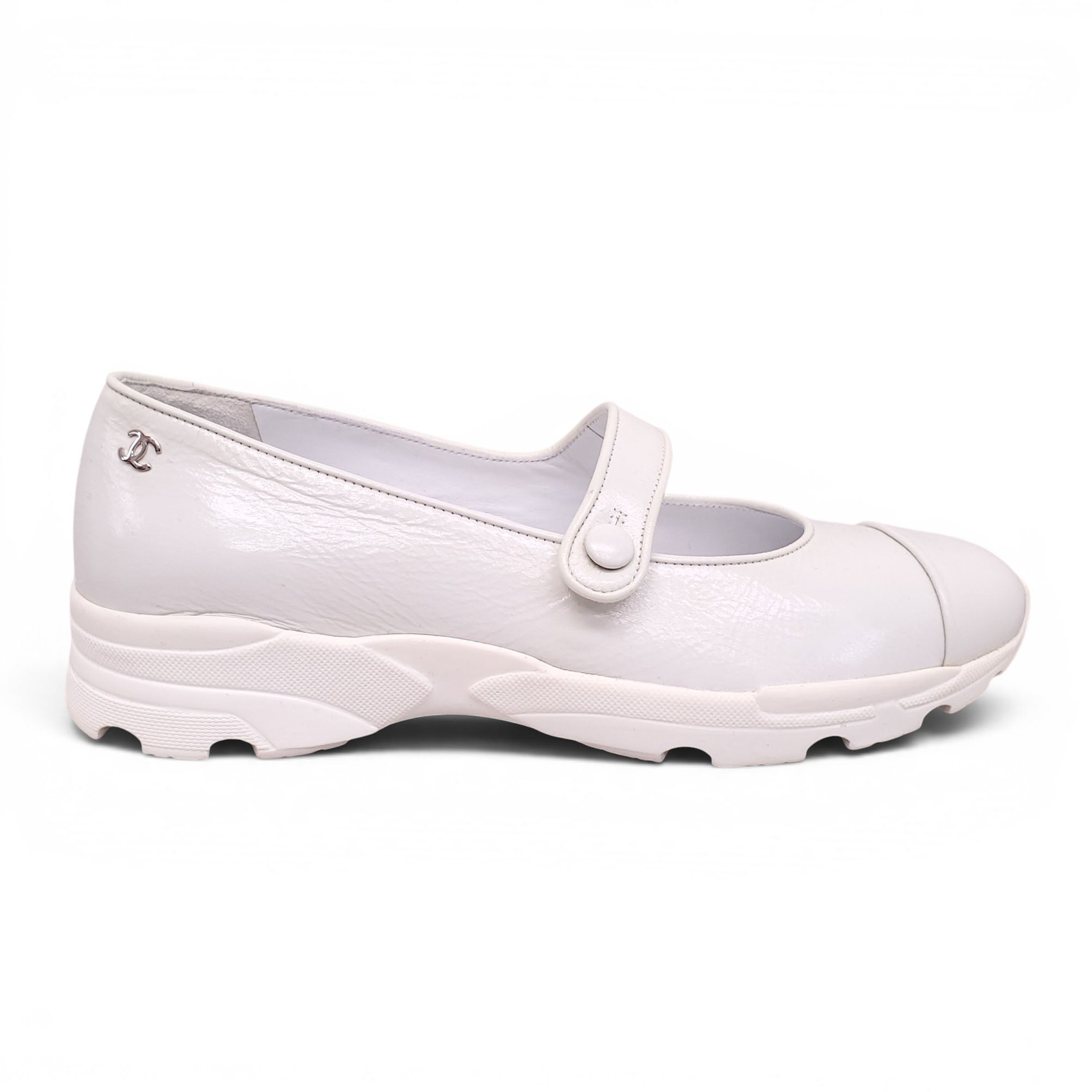 CHANEL WHITE MARY JANE FLATS WITH CC LOGO - SIZE 36