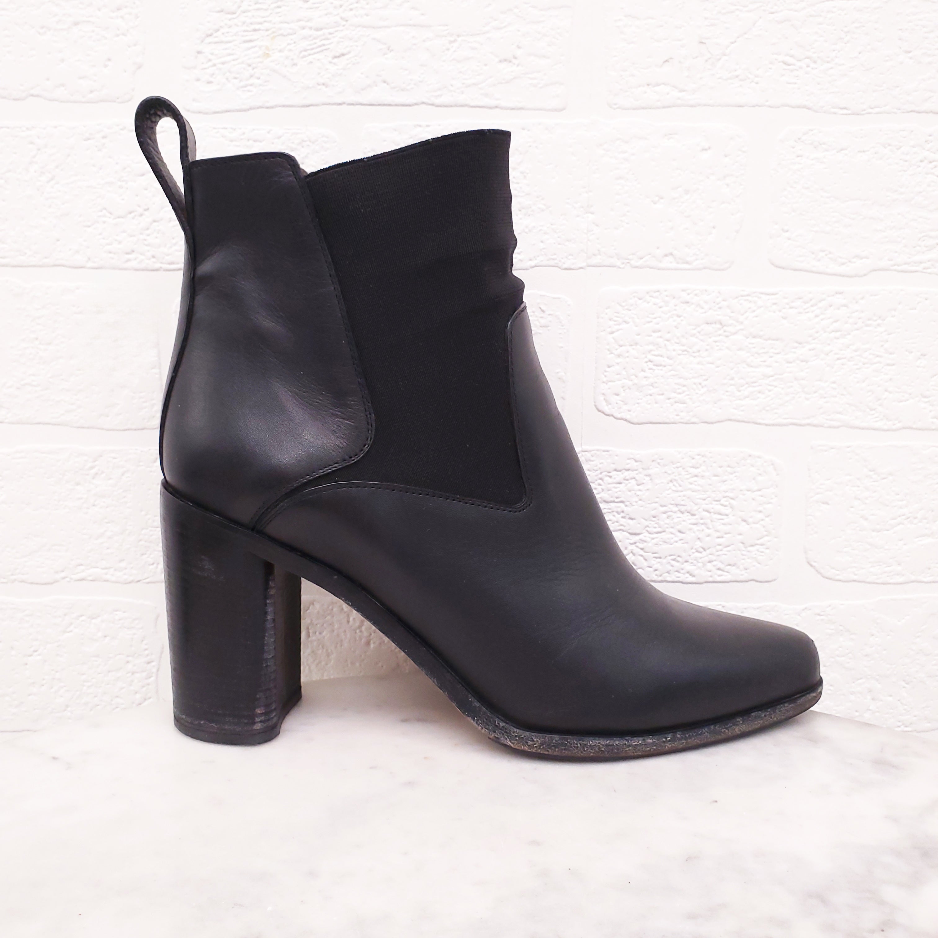 CHLOÉ BLACK LEATHER BOOTIES - SIZE 38