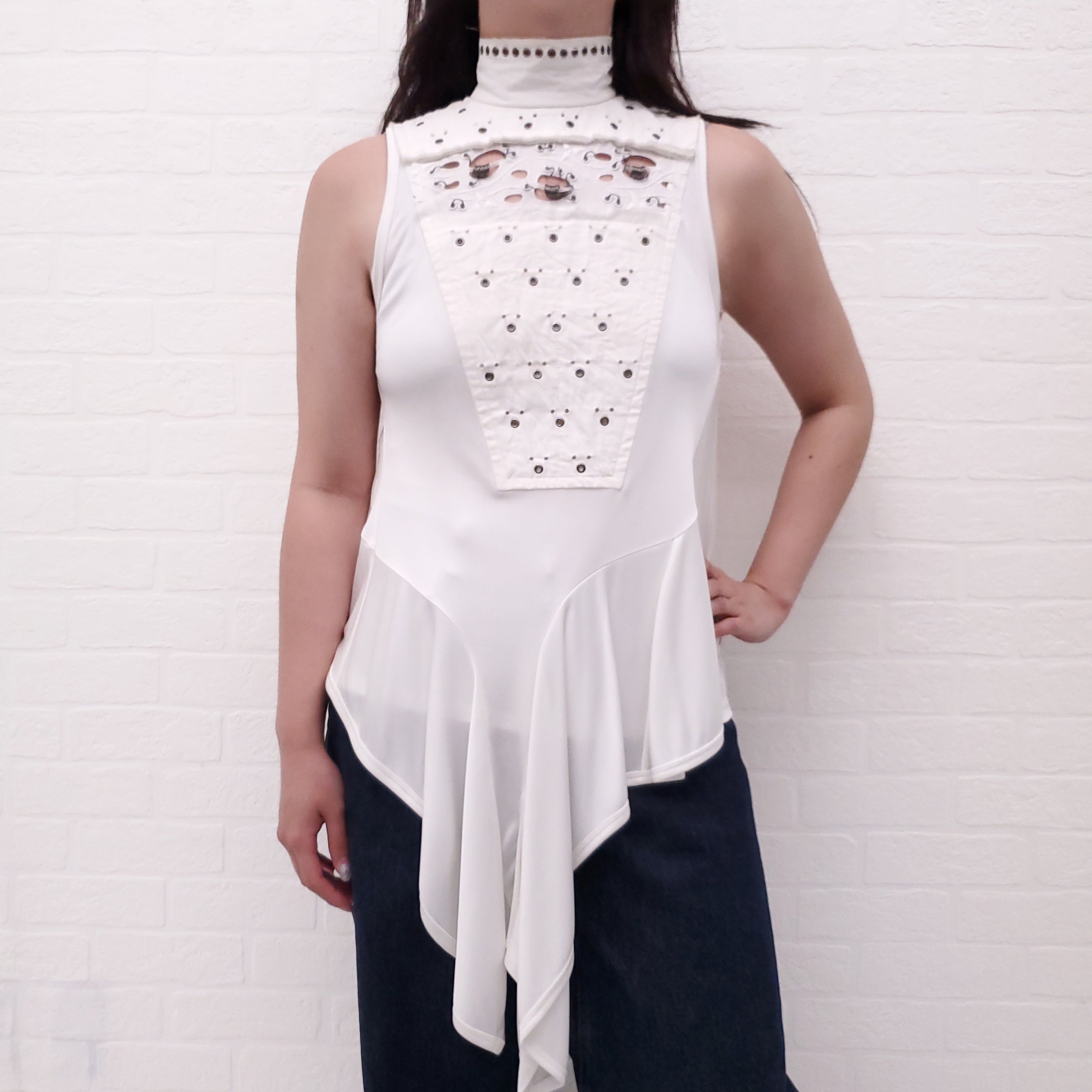 CHLOÉ WHITE ASYMMETRICAL EMBROIDERED TANK TOP WITH GROMMETS - SIZE 36