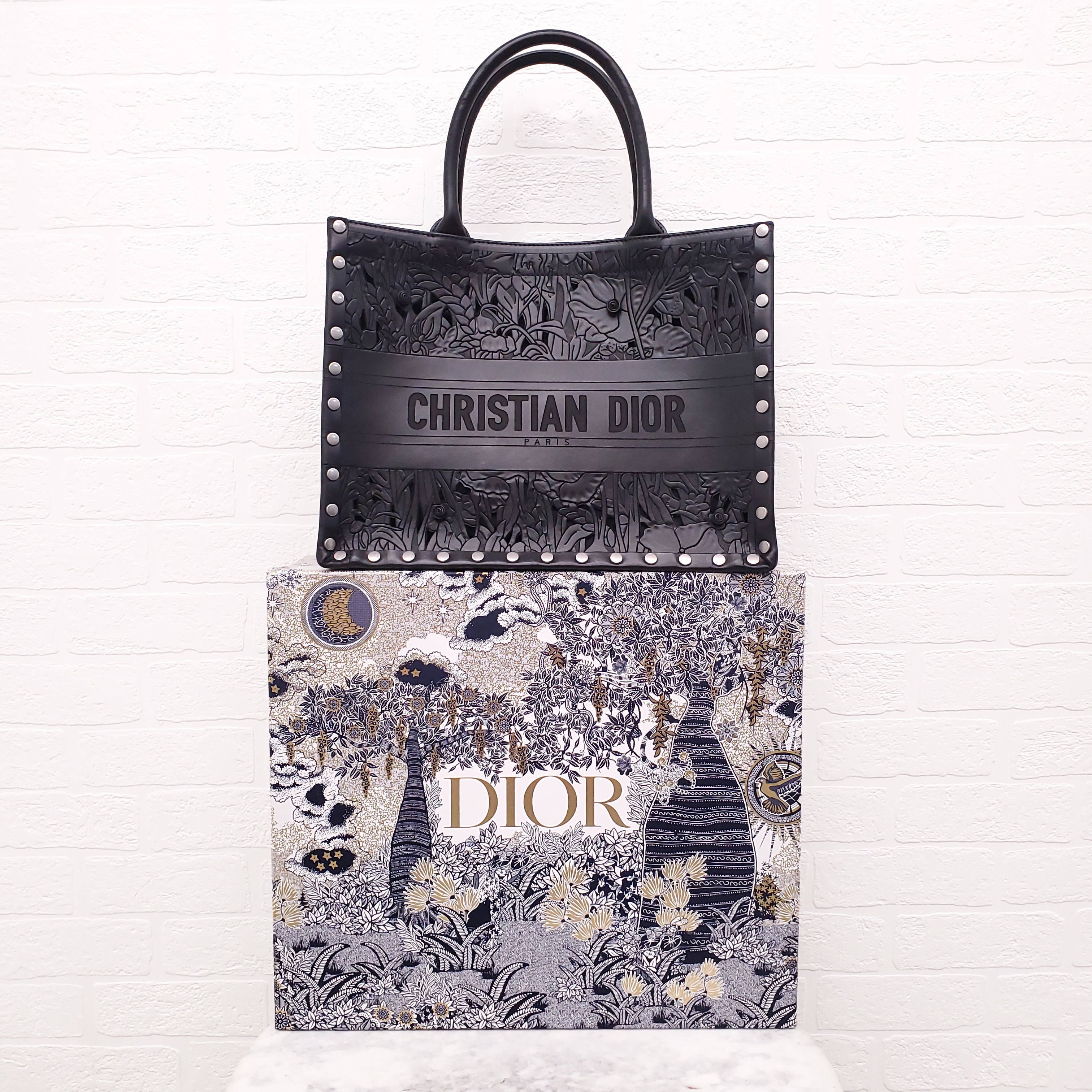 CHRISTIAN DIOR 2020 FLEURS SCULPTED LEATHER LARGE BOOK TOTE