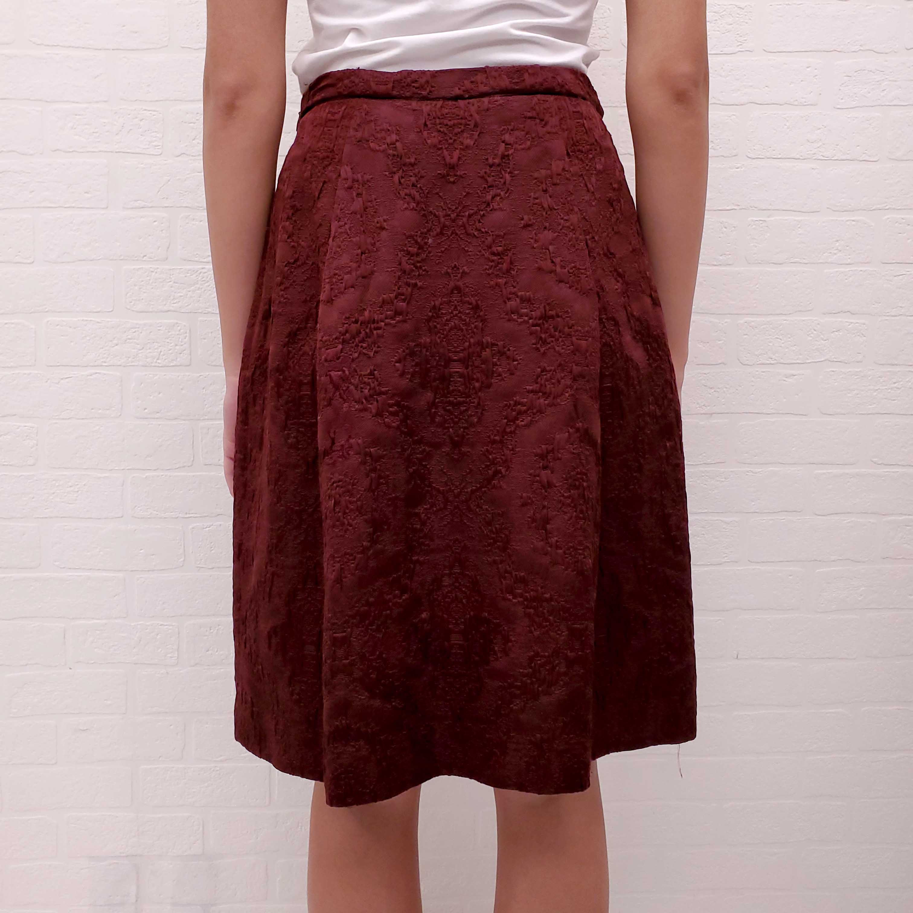 CHRISTIAN DIOR BURGUNDY PATTERNED SKIRT - SIZE 8
