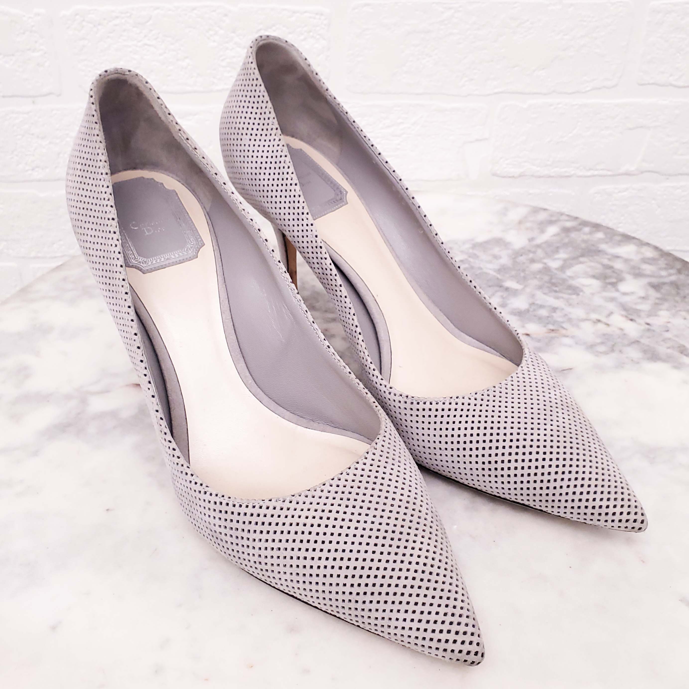 CHRISTIAN DIOR LASER CUT GREY SUEDE KITTEN HEEL - SIZE 39