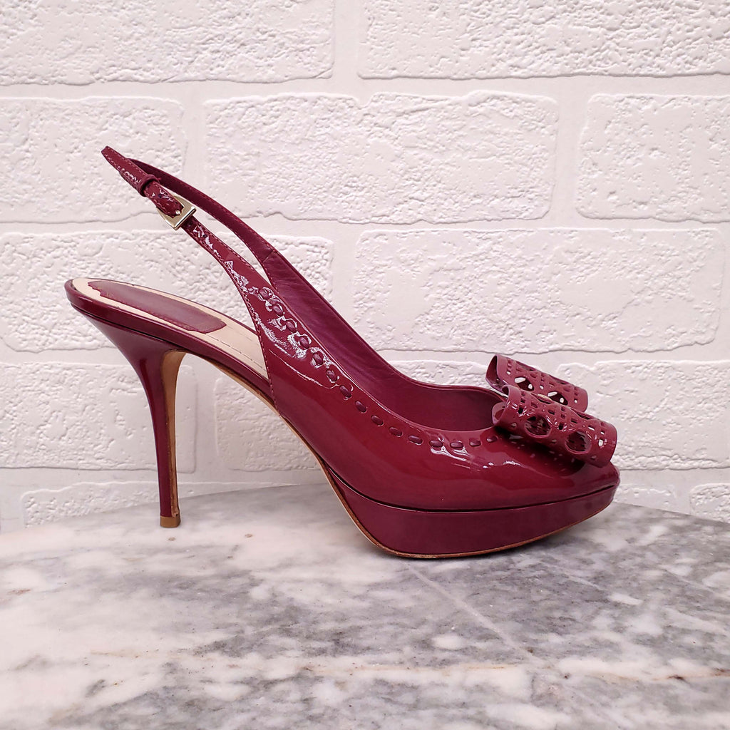 CHRISTIAN DIOR RASPBERRY PATENT HEELS WITH BOW DETAIL - SIZE 39.5