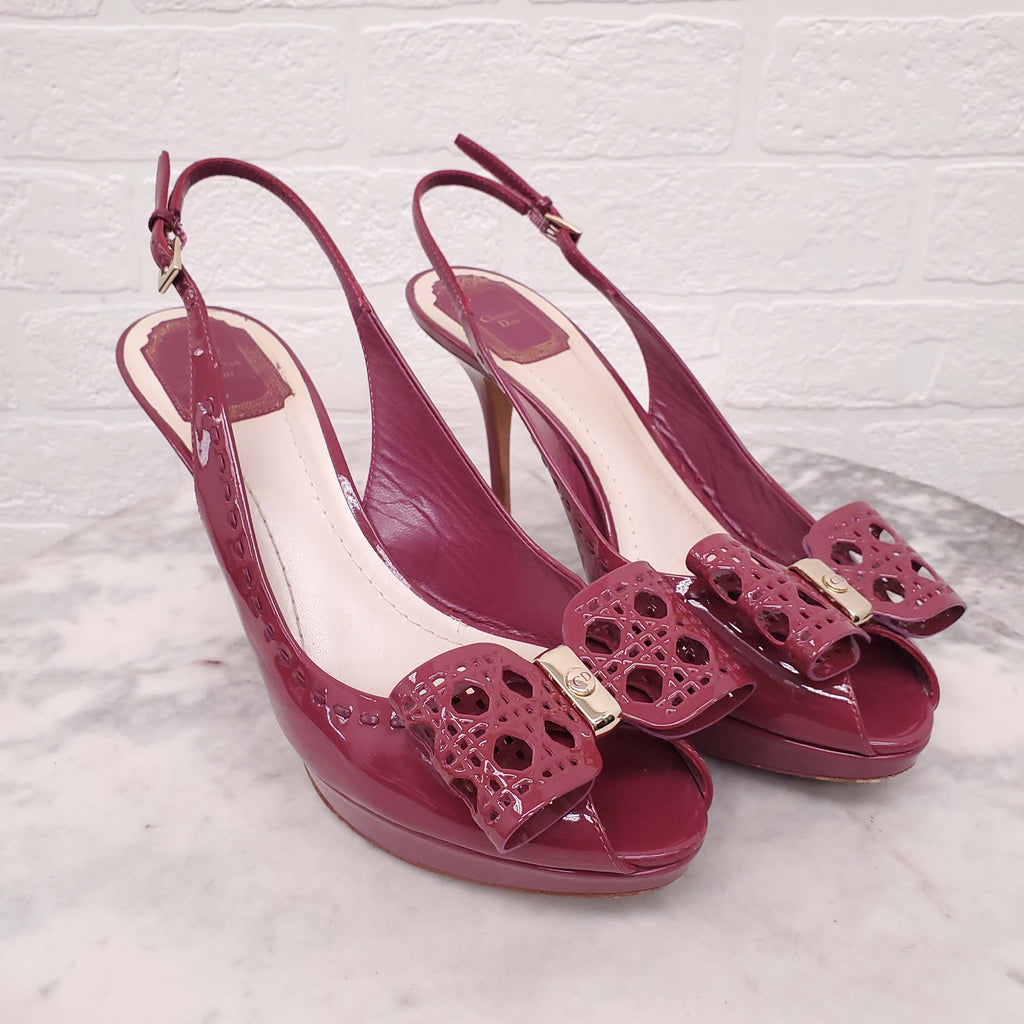 CHRISTIAN DIOR RASPBERRY PATENT HEELS WITH BOW DETAIL - SIZE 39.5